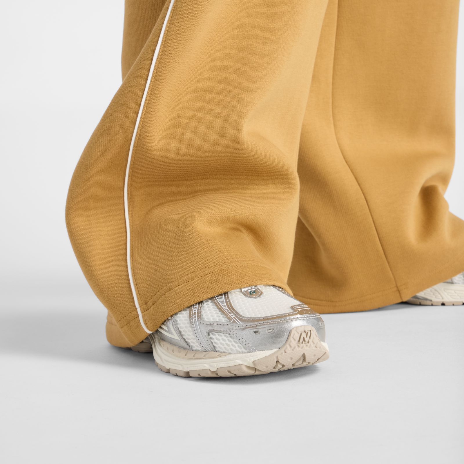 Мужские брюки New Balance Trackside Fleece Pant — фото 7