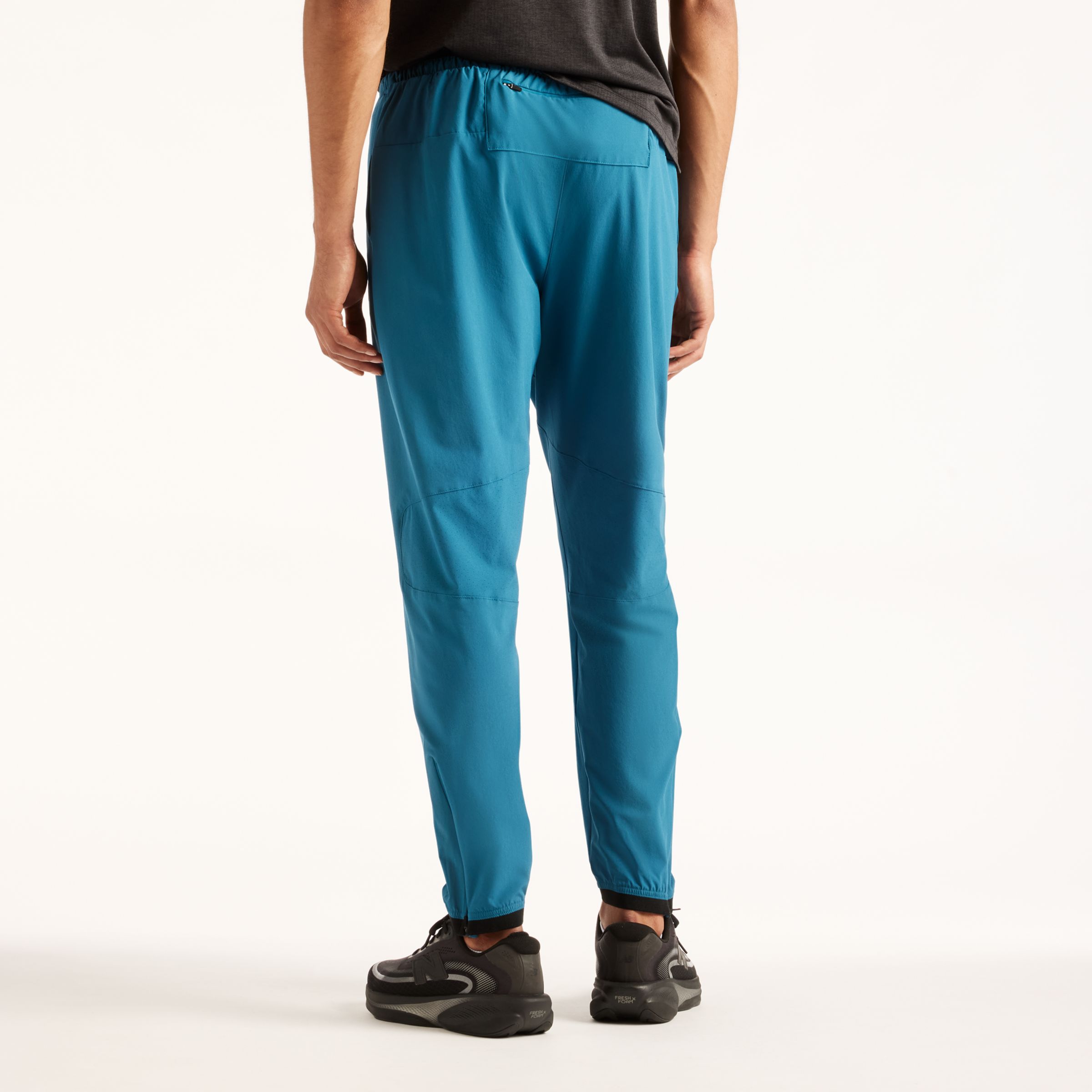 Djairo is wearing size M and is 6'0.5"/184cm. Chest: 37.25"/95cm, Waist: 29.5"/75cm, Hips: 37"/94cm