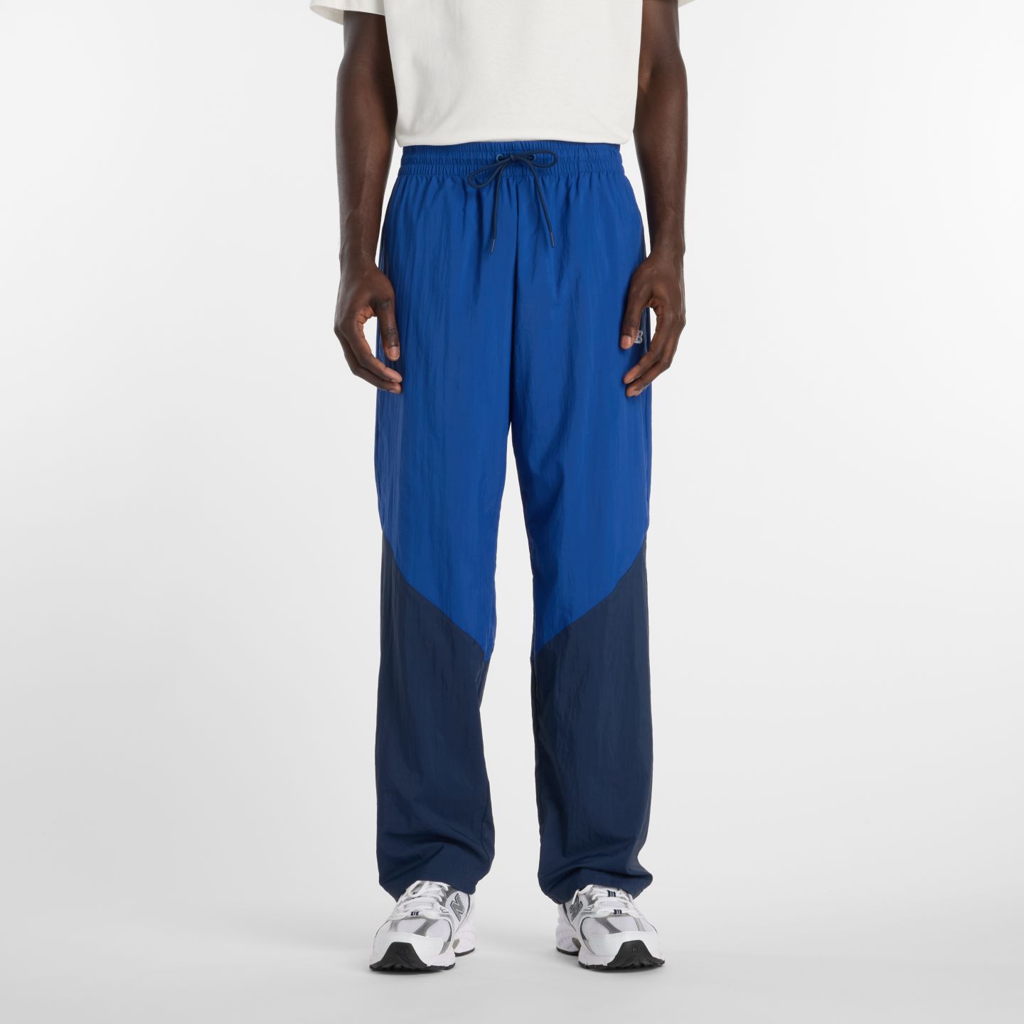 Мужские брюки New Balance Sport Legacy Pant, цвет: Тёмно-синий / Синий — фото 1