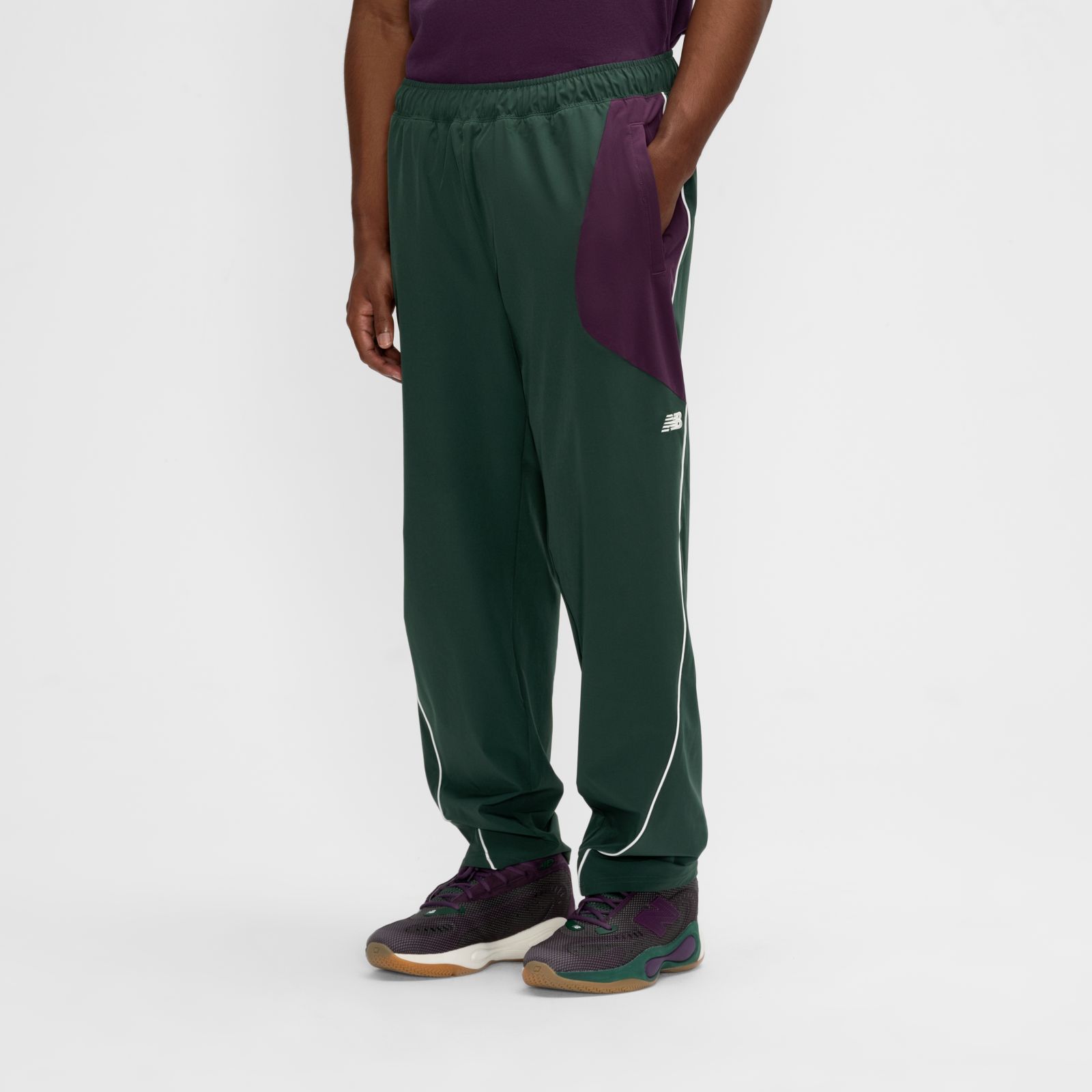 Мужские брюки New Balance Basketball Woven Colorblocked Pant — фото 2