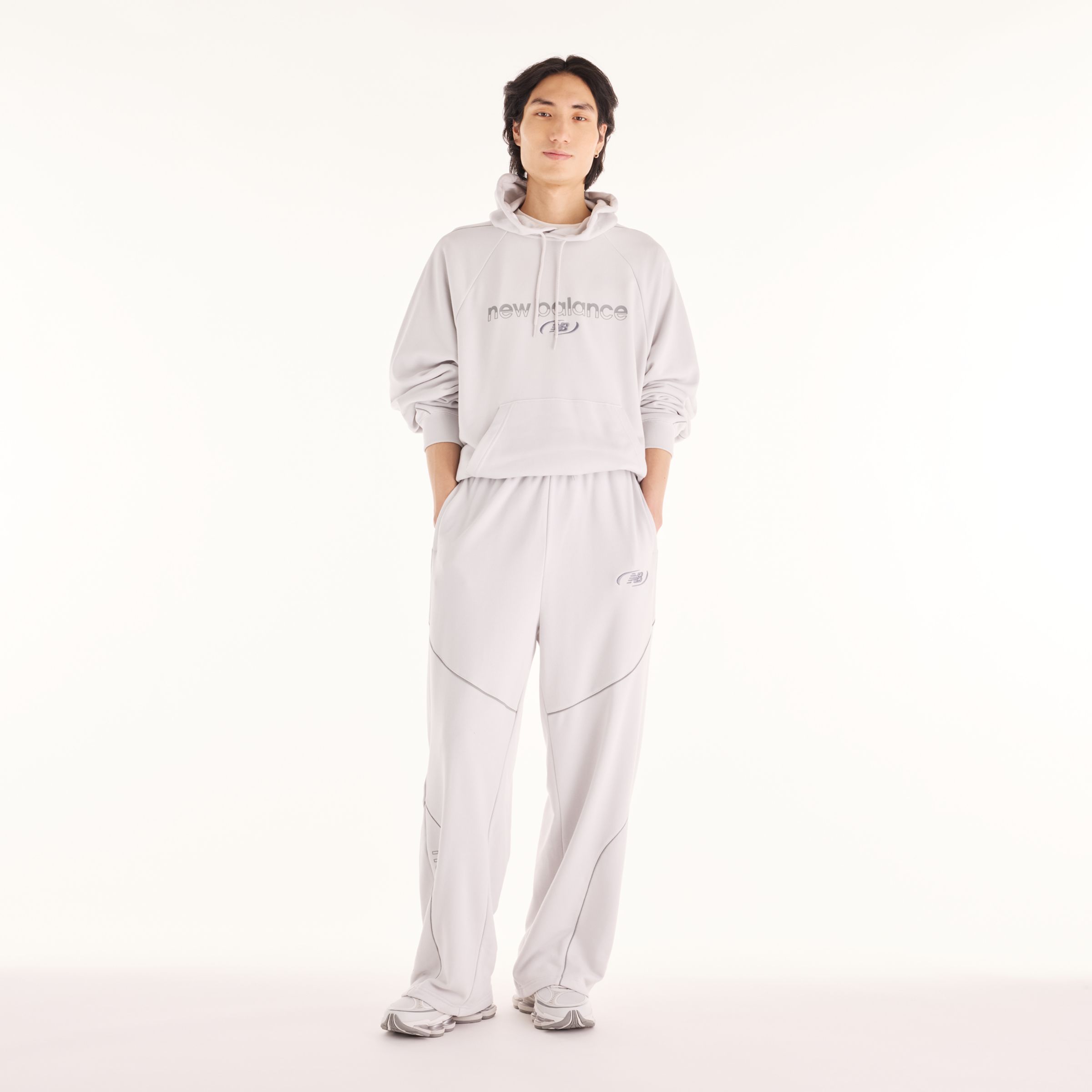 Justin is wearing size M and is 6'11"/186cm. Chest: 34"/86cm, Waist: 29"/74cm, Hips: 35"/89cm