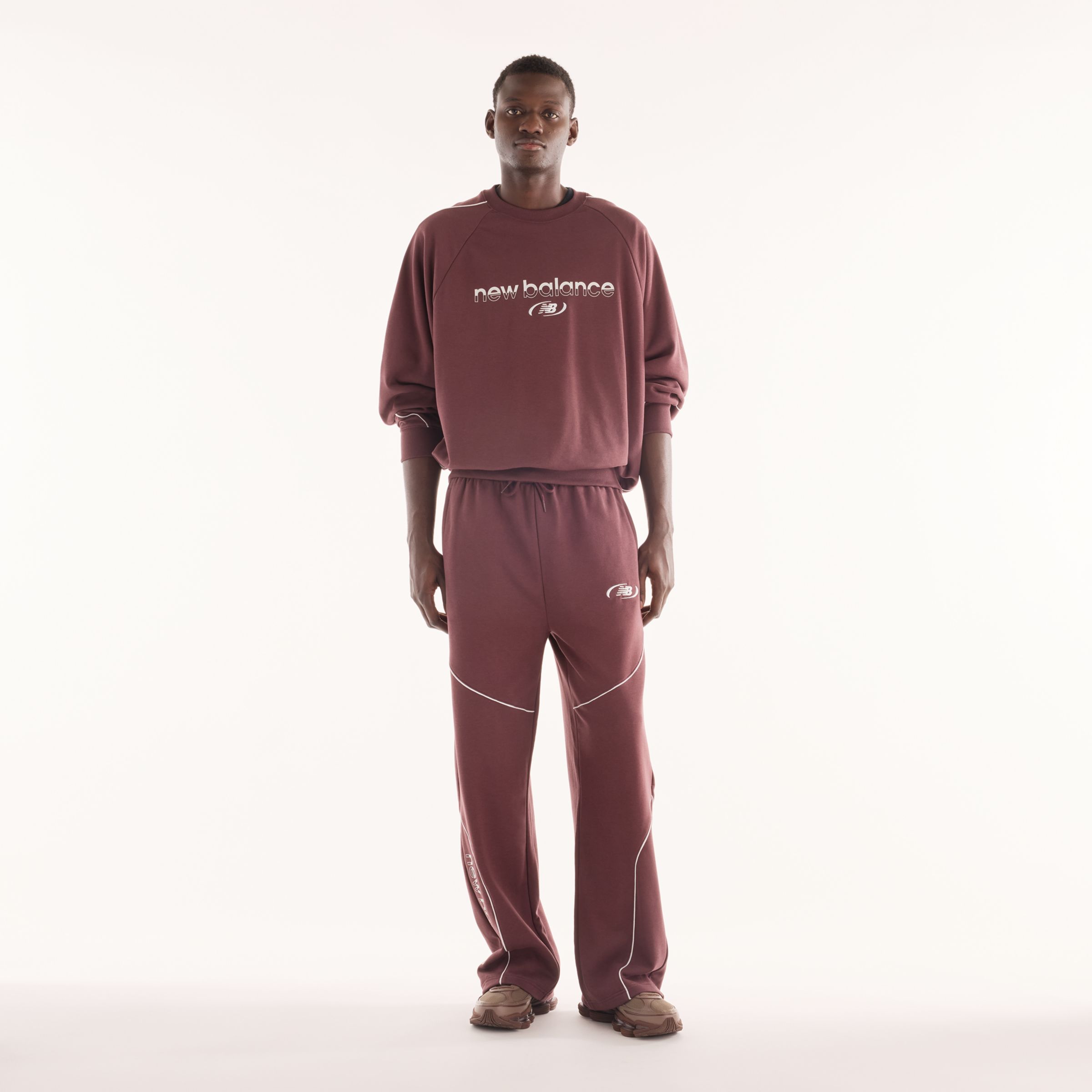 Osman is wearing size M and is 6'2"/188cm. Chest: 34.75"/88cm, Waist: 29"/74cm, Hips: 37"/94cm