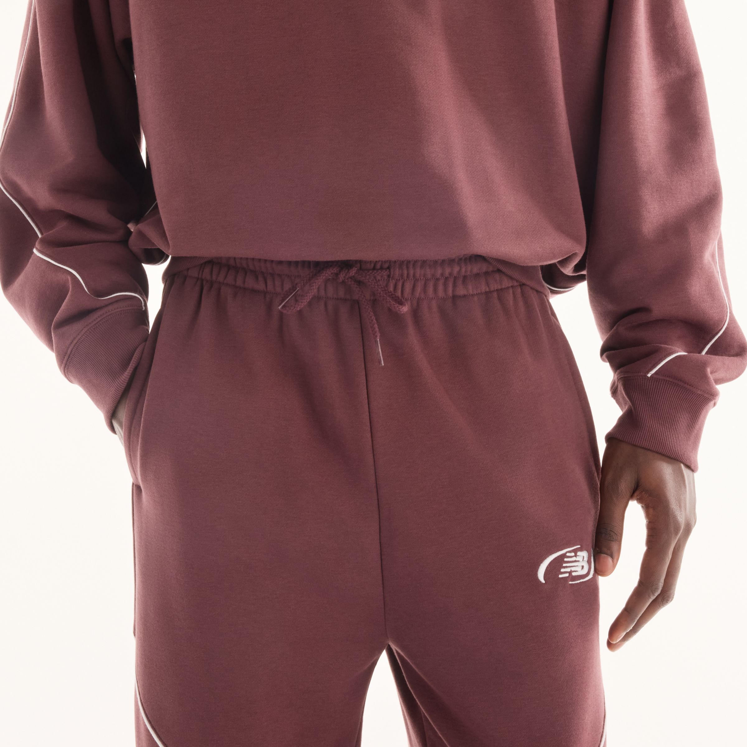 Osman is wearing size M and is 6'2"/188cm. Chest: 34.75"/88cm, Waist: 29"/74cm, Hips: 37"/94cm