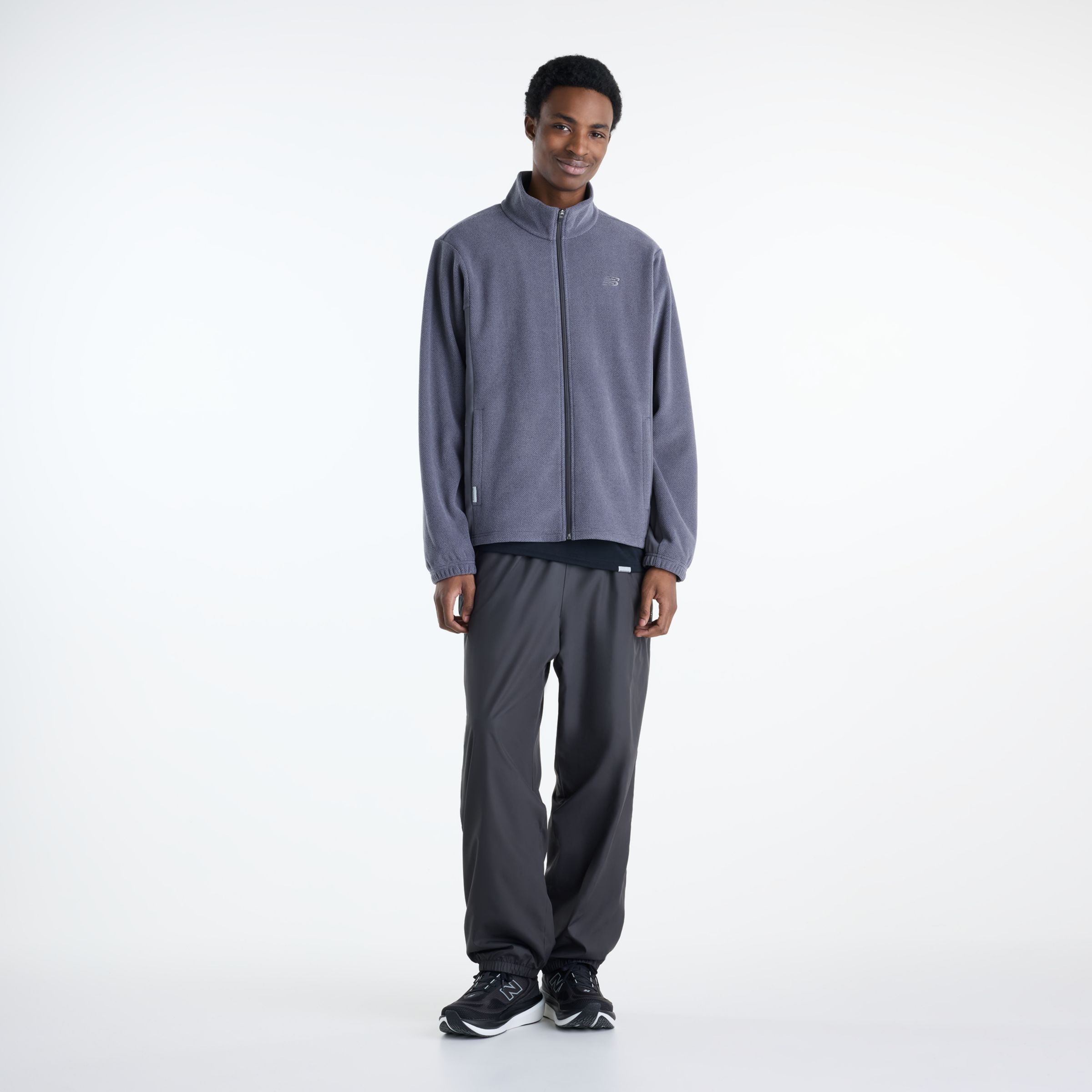 Javo is wearing size M and is 6'1"/188cm. Chest: 29.14"/74cm, Waist: 28"/71cm, Hips: 33.9"/86cm