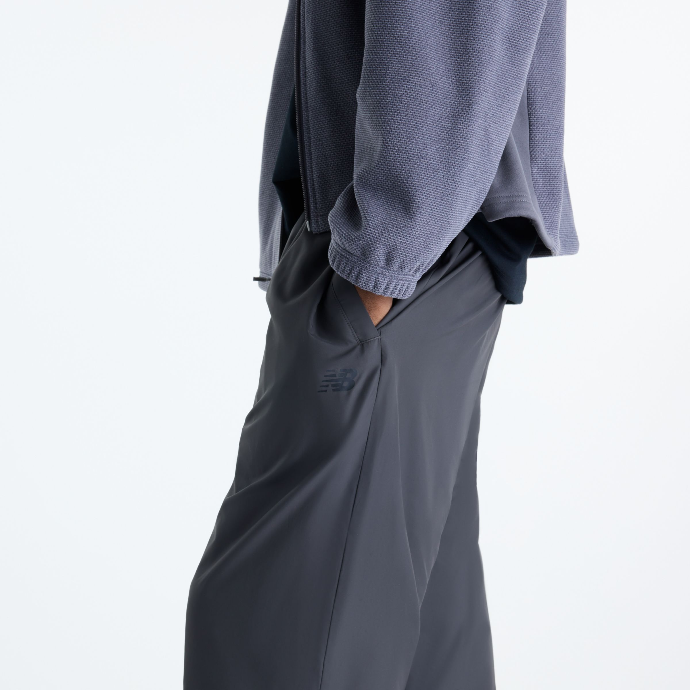 Javo is wearing size M and is 6'1"/188cm. Chest: 29.14"/74cm, Waist: 28"/71cm, Hips: 33.9"/86cm