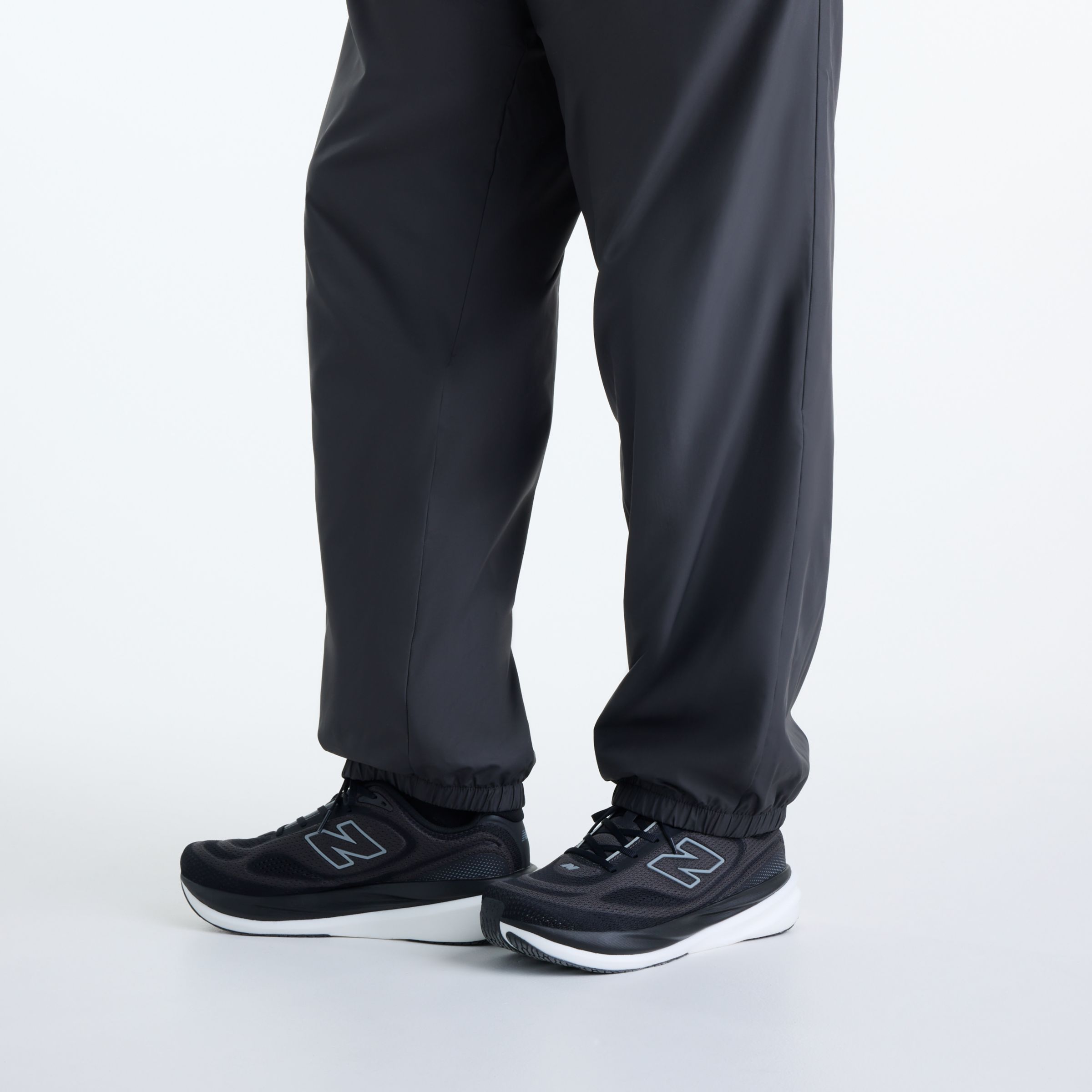 Javo is wearing size M and is 6'1"/188cm. Chest: 29.14"/74cm, Waist: 28"/71cm, Hips: 33.9"/86cm