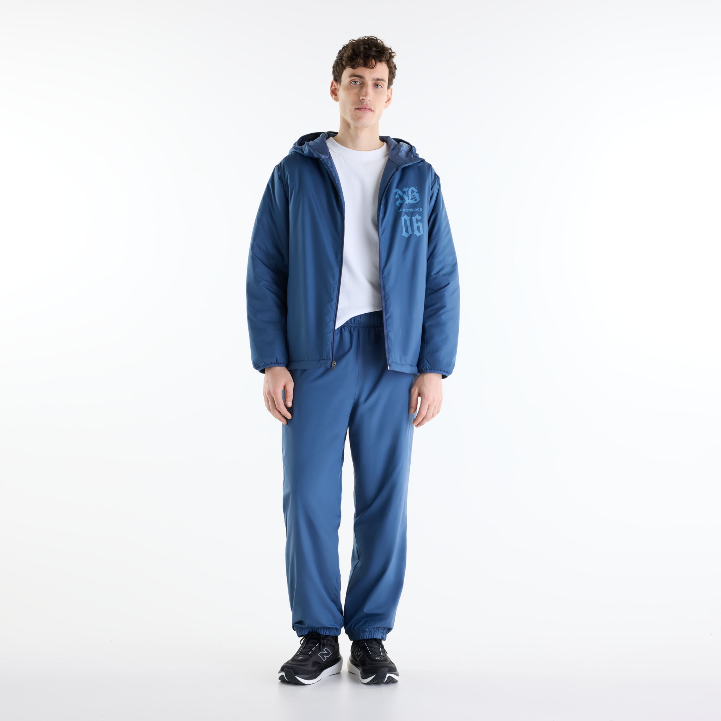 Ante is wearing size M and is 6'2"/187.96cm. Chest: 37.5"/95.25cm, Waist: 31"/78.74cm, Hips: 40.5"/102.87cm
