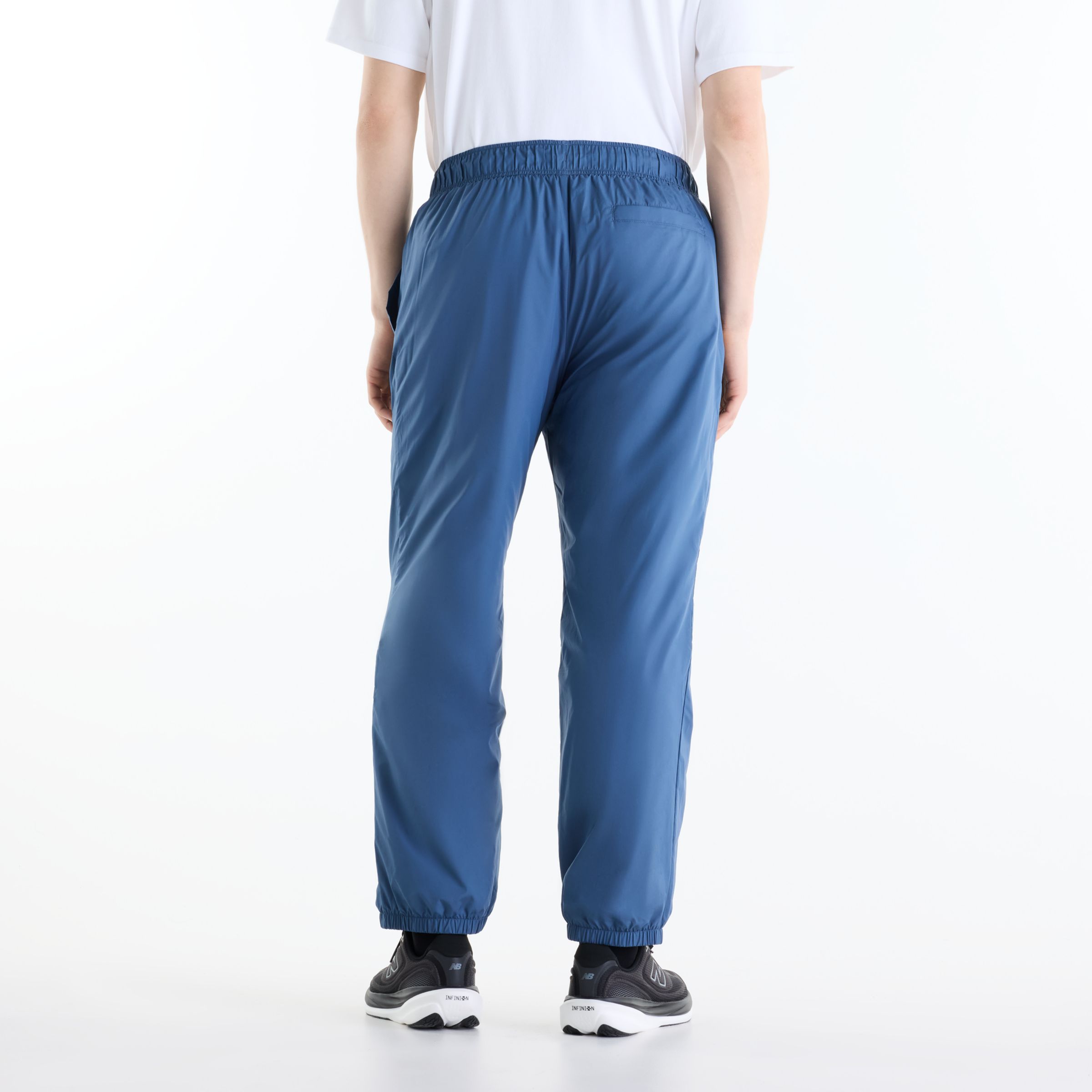 Ante is wearing size M and is 6'2"/187.96cm. Chest: 37.5"/95.25cm, Waist: 31"/78.74cm, Hips: 40.5"/102.87cm