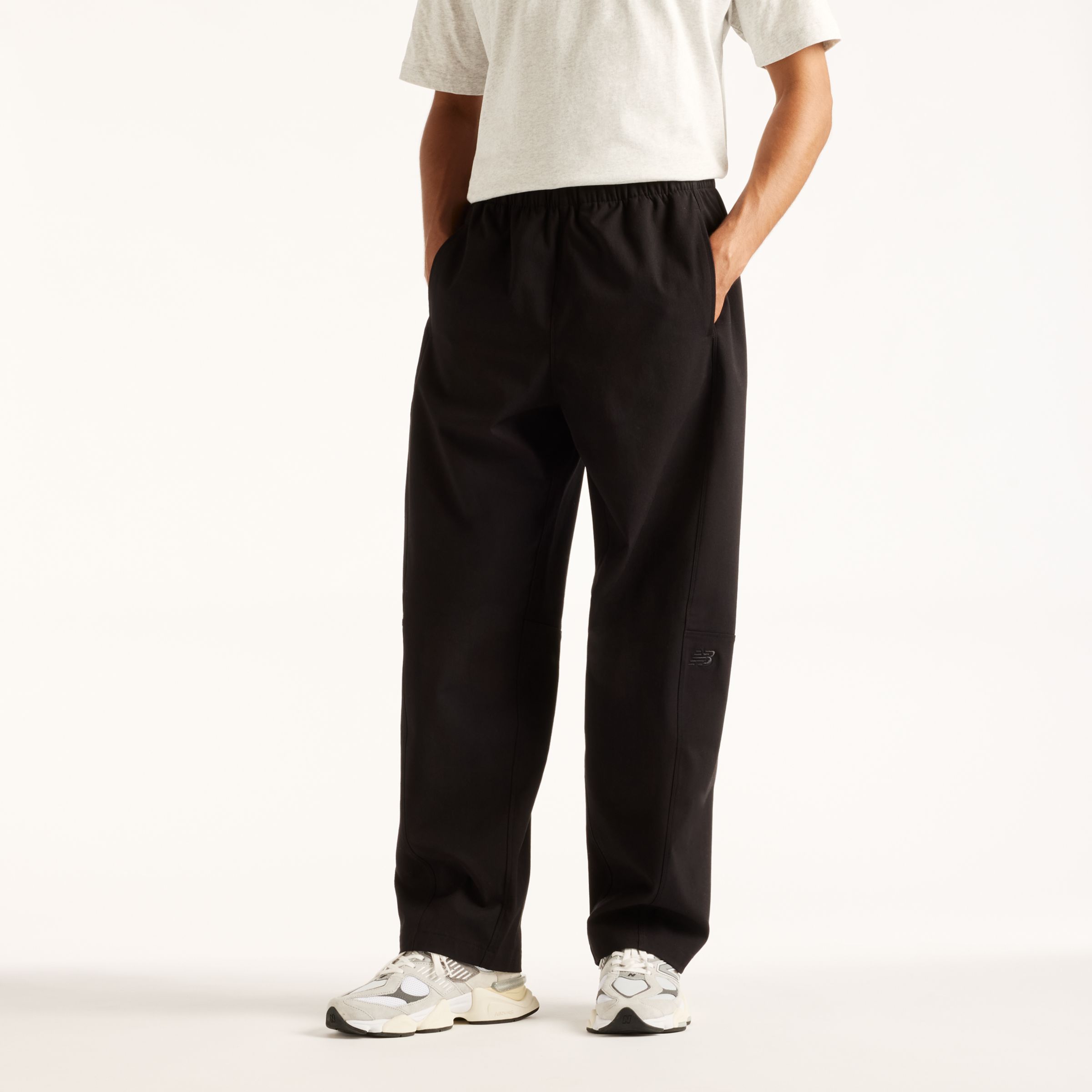 Djairo is wearing size M and is 6'0.5"/184cm. Chest: 37.25"/95cm, Waist: 29.5"/75cm, Hips: 37"/94cm