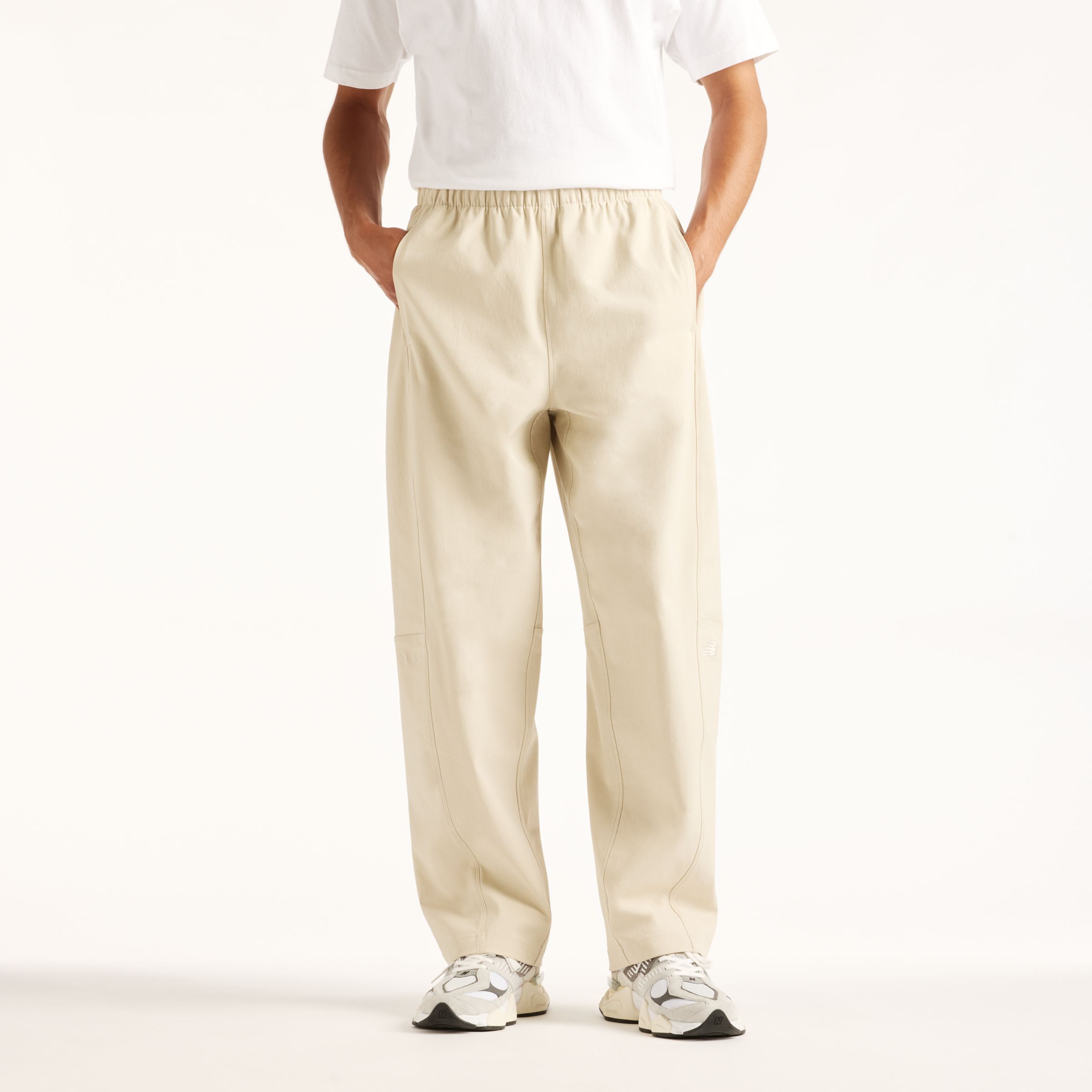 Djairo is wearing size M and is 6'0.5"/184cm. Chest: 37.25"/95cm, Waist: 29.5"/75cm, Hips: 37"/94cm