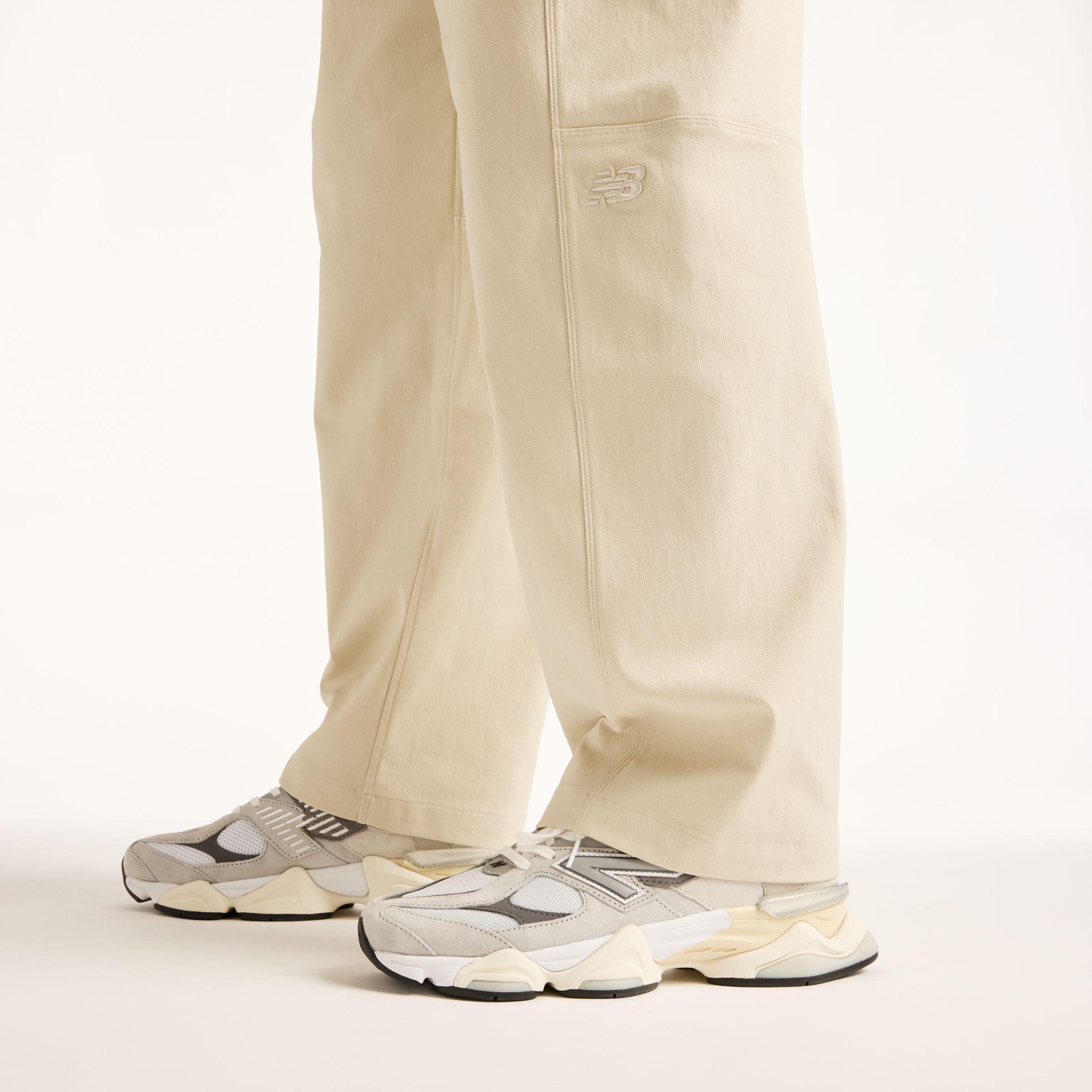 Djairo is wearing size M and is 6'0.5"/184cm. Chest: 37.25"/95cm, Waist: 29.5"/75cm, Hips: 37"/94cm