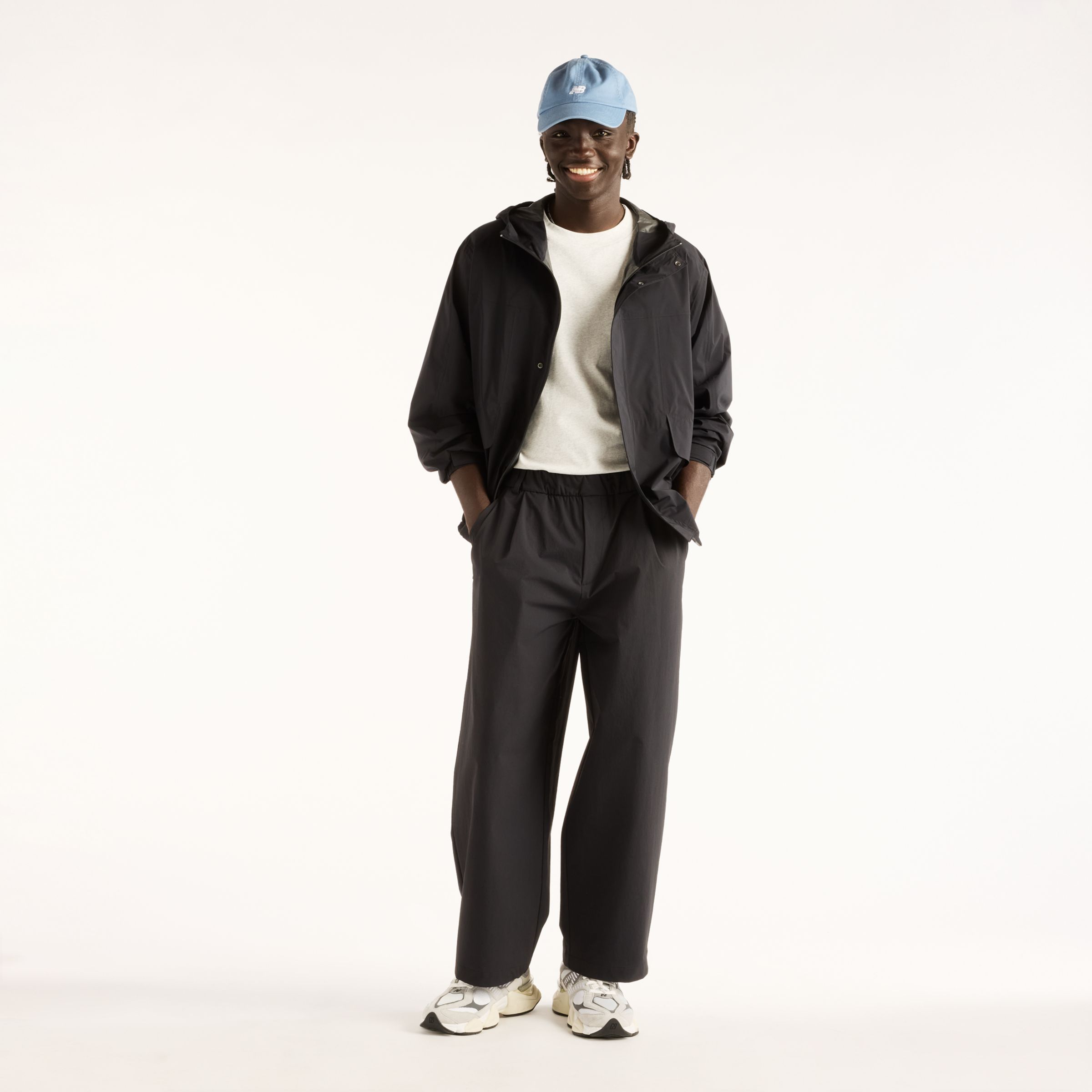 Fall is wearing size M and is 6'/183cm. Chest: 33.5"/85cm, Waist: 26.75"/68cm, Hips: 35"/89cm