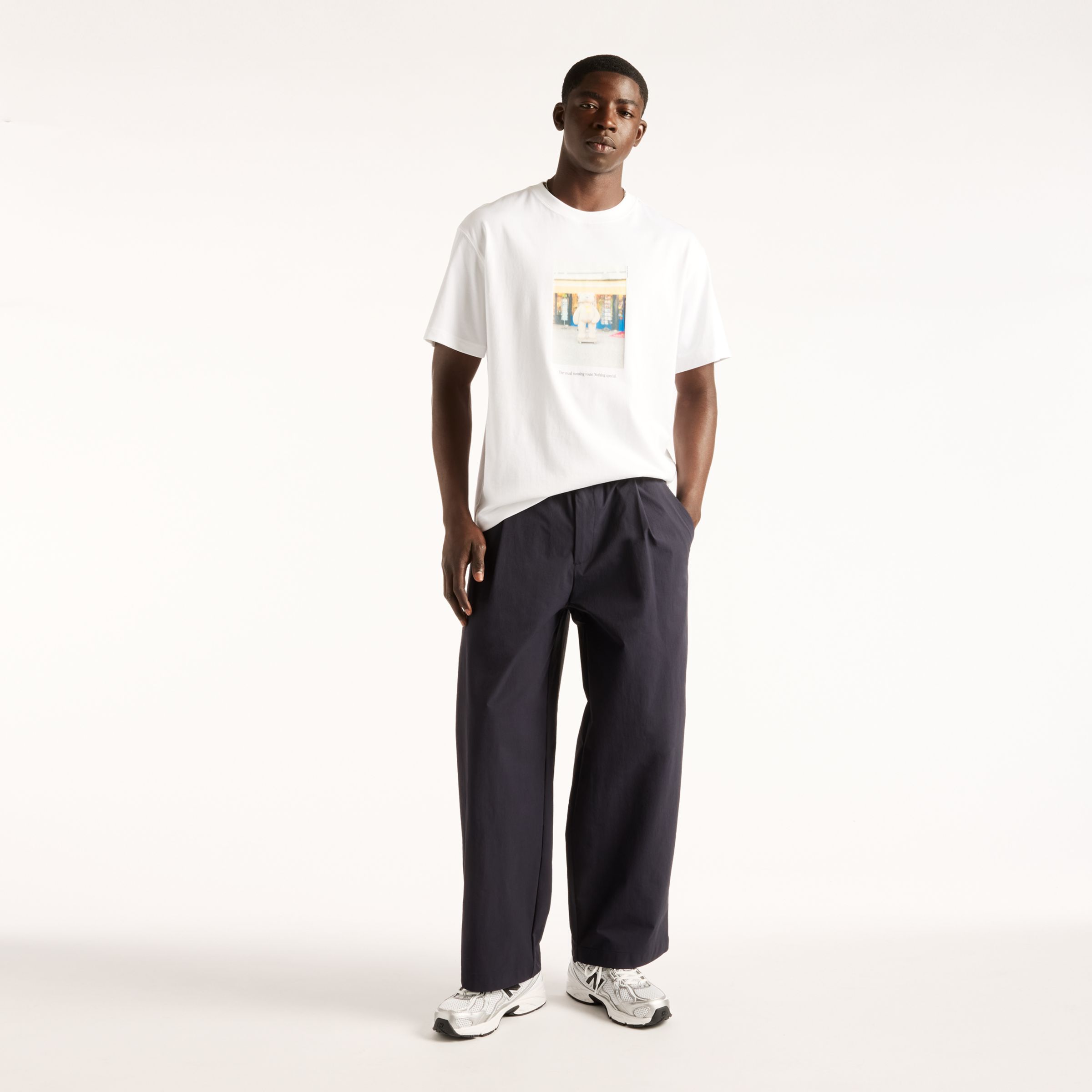 Nelson is wearing size M and is 5'4.5/164cm. Chest: 34.75"/88cm, Waist: 29"/74cm, Hips: 35.5"/90cm