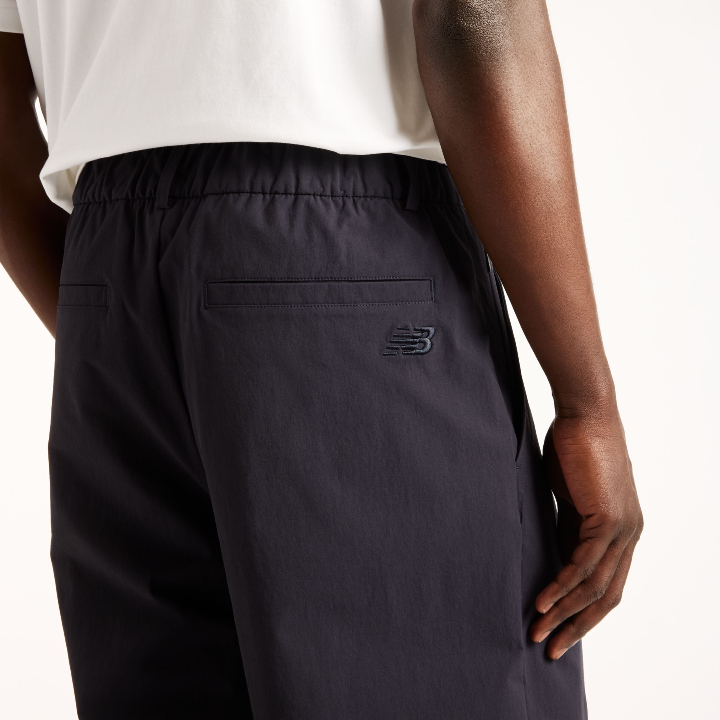 Nelson is wearing size M and is 5'4.5/164cm. Chest: 34.75"/88cm, Waist: 29"/74cm, Hips: 35.5"/90cm