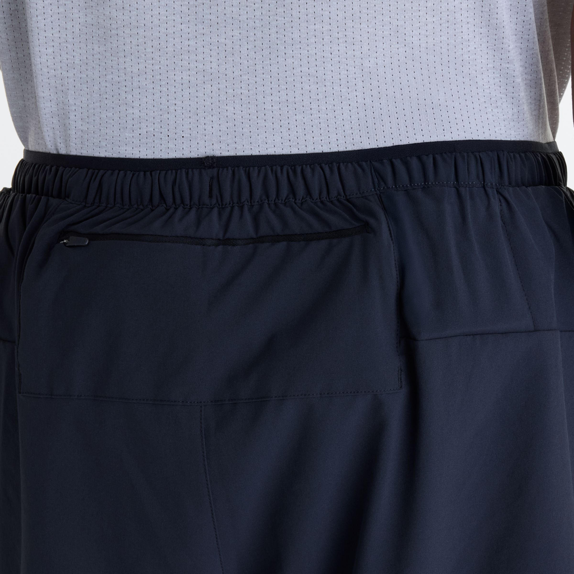 Glad is wearing size M and is 6'1"/ 185cm. Waist: 29"/74cm