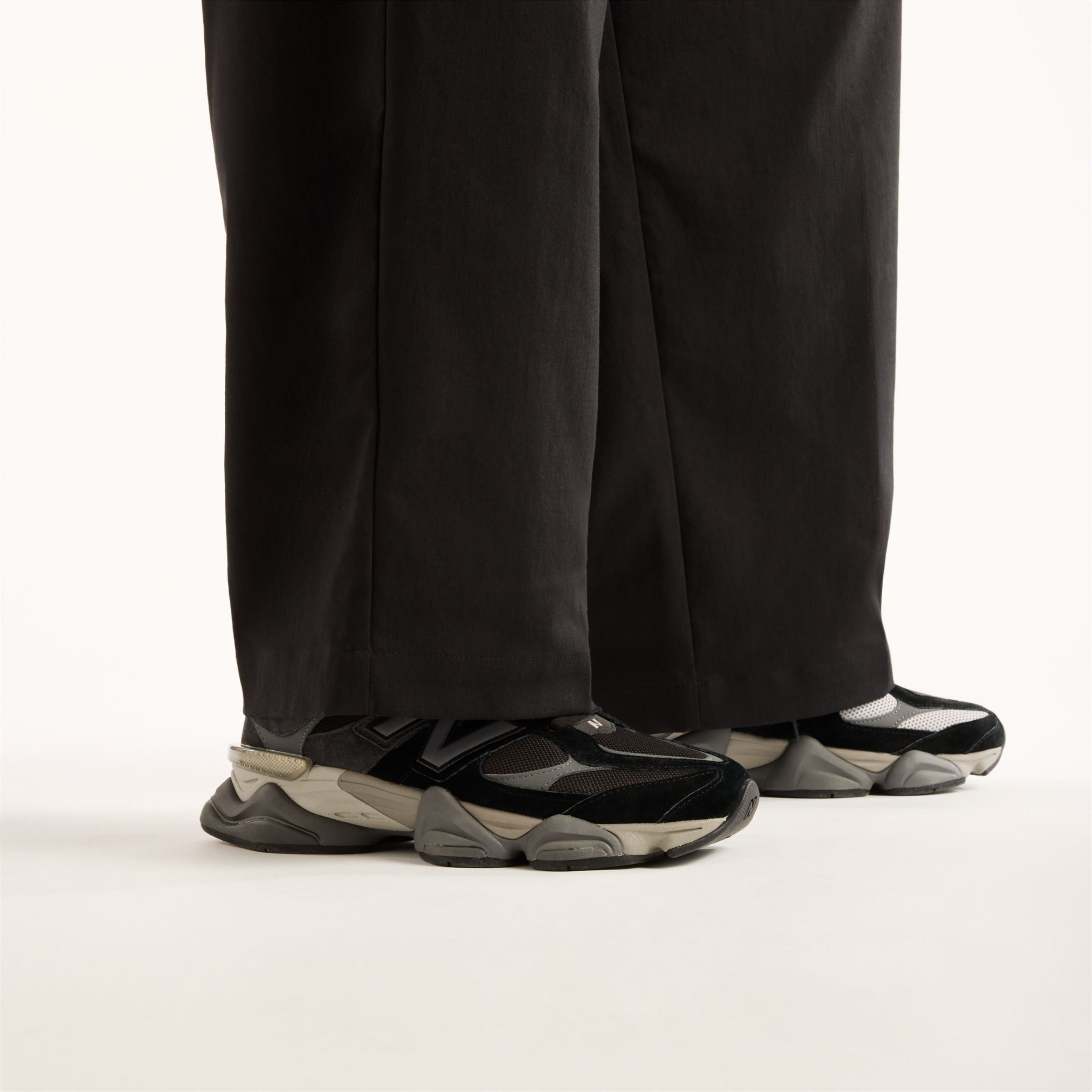 Felix is wearing size M and is 6'/183cm. Chest: 36.5"/93cm, Waist: 30.5"/78cm, Hips: 36.5"/93cm