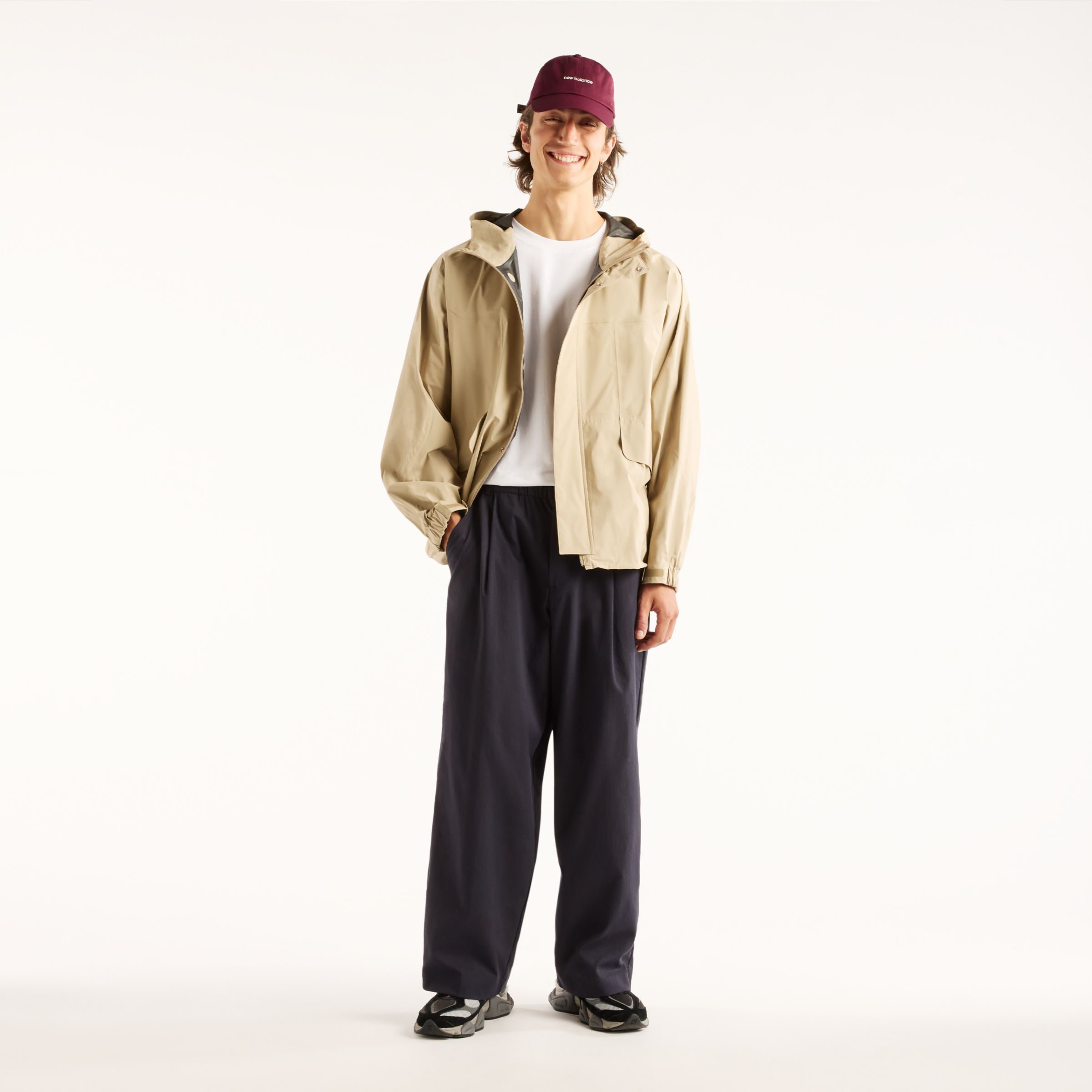 Felix is wearing size M and is 6'/183cm. Chest: 36.5"/93cm, Waist: 30.5"/78cm, Hips: 36.5"/93cm