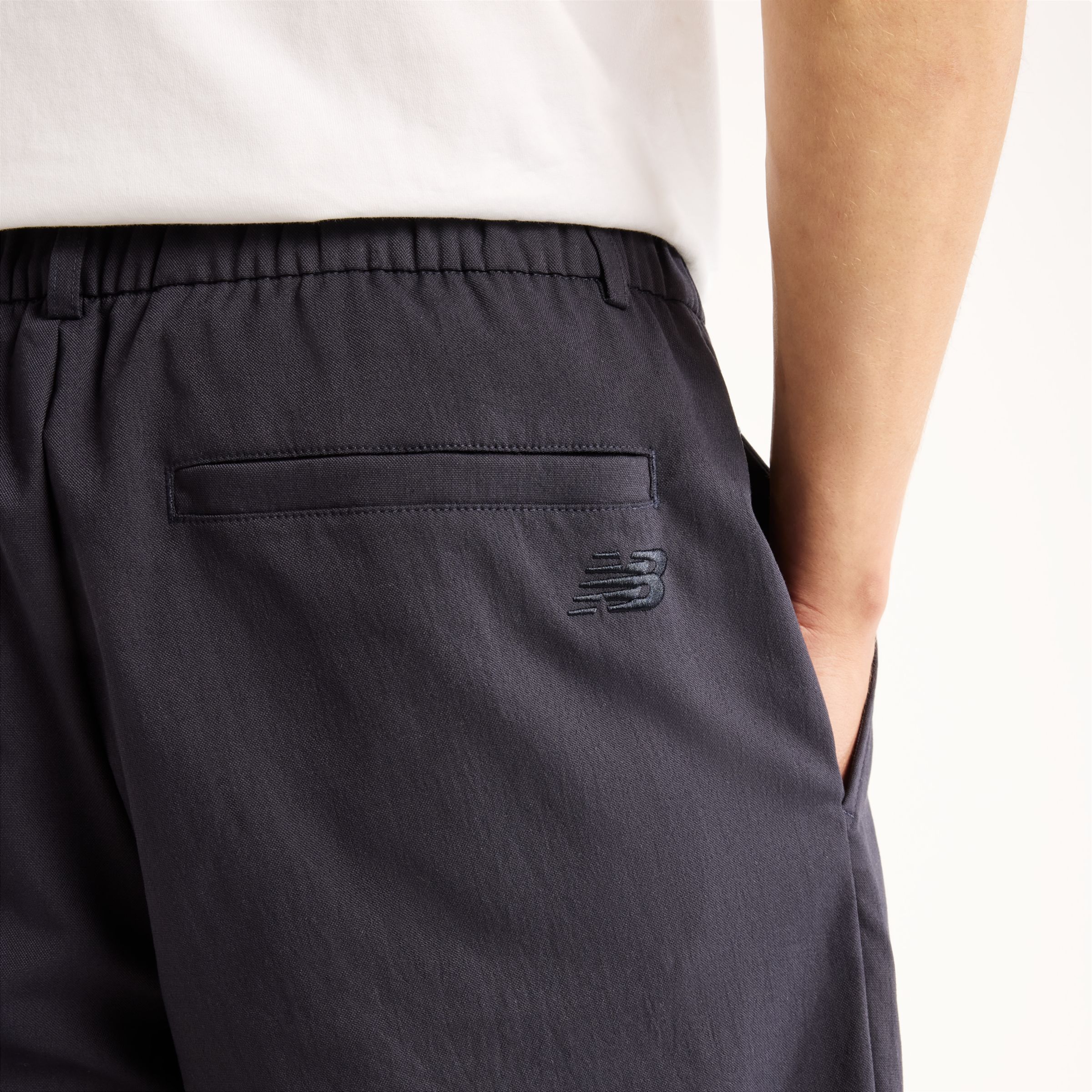 Felix is wearing size M and is 6'/183cm. Chest: 36.5"/93cm, Waist: 30.5"/78cm, Hips: 36.5"/93cm