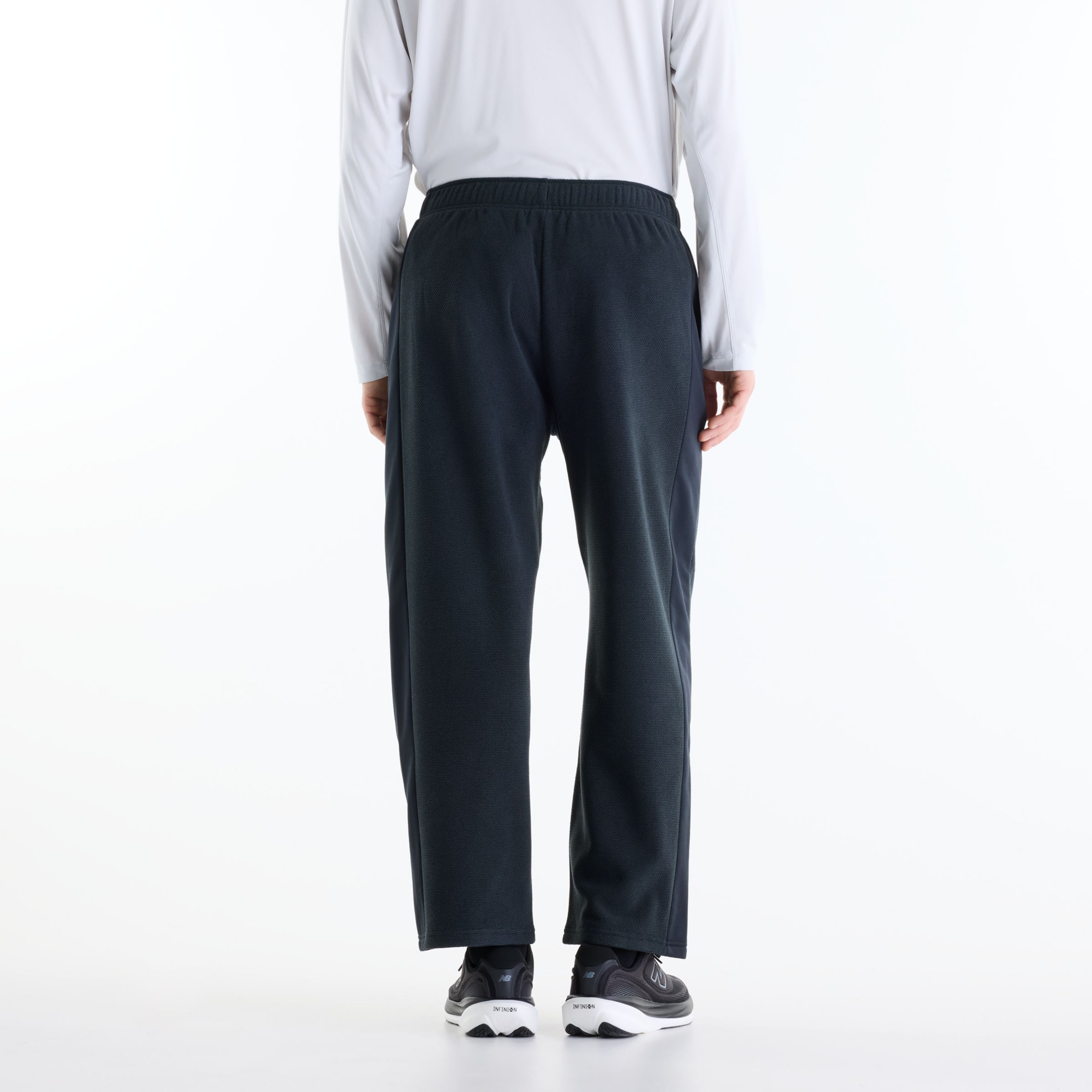 Ante is wearing size M and is 6'2"/187.96cm. Chest: 37.5"/95.25cm, Waist: 31"/78.74cm, Hips: 40.5"/102.87cm