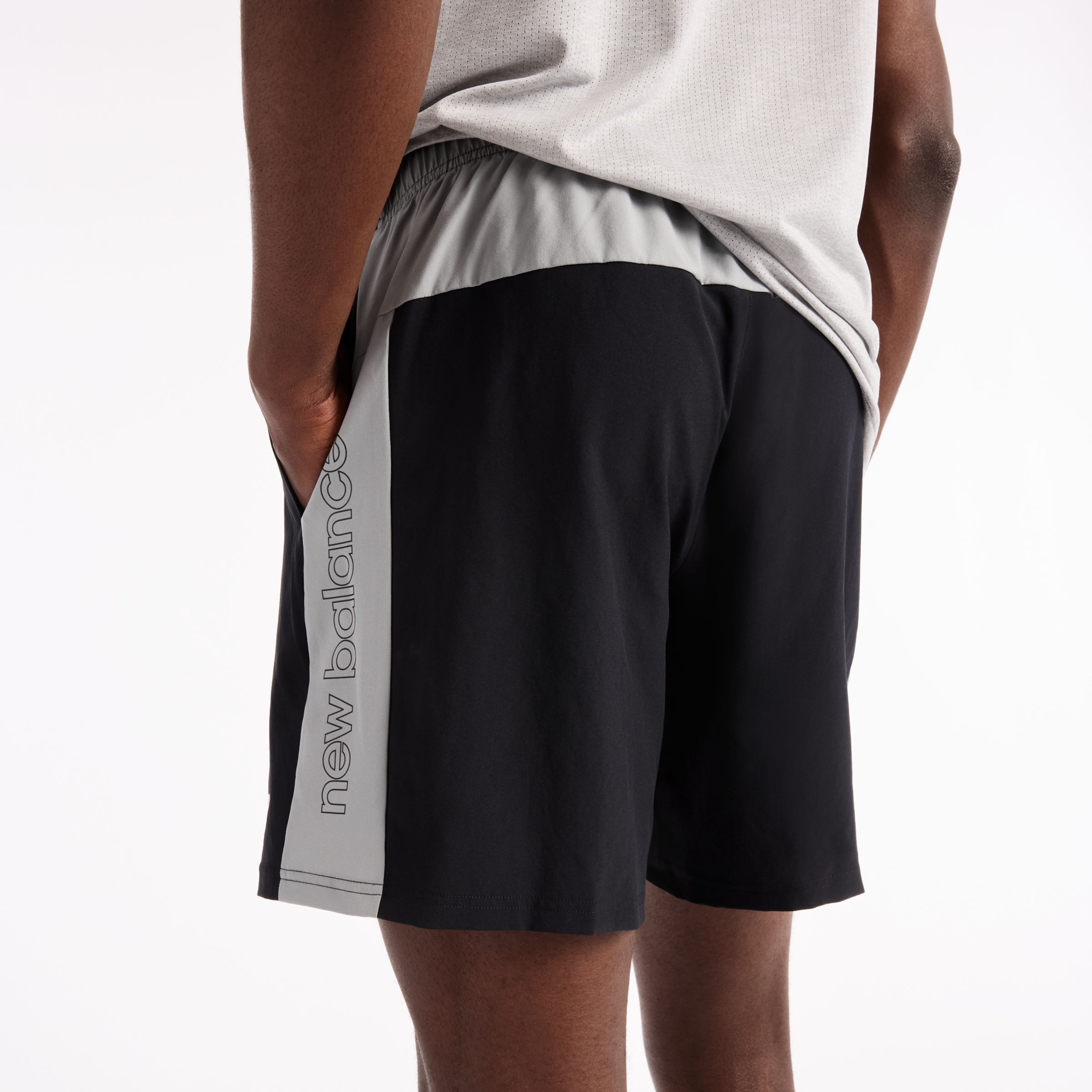 Nelson is wearing size M and is 5'4.5/164cm. Chest: 34.75"/88cm, Waist: 29"/74cm, Hips: 35.5"/90cm