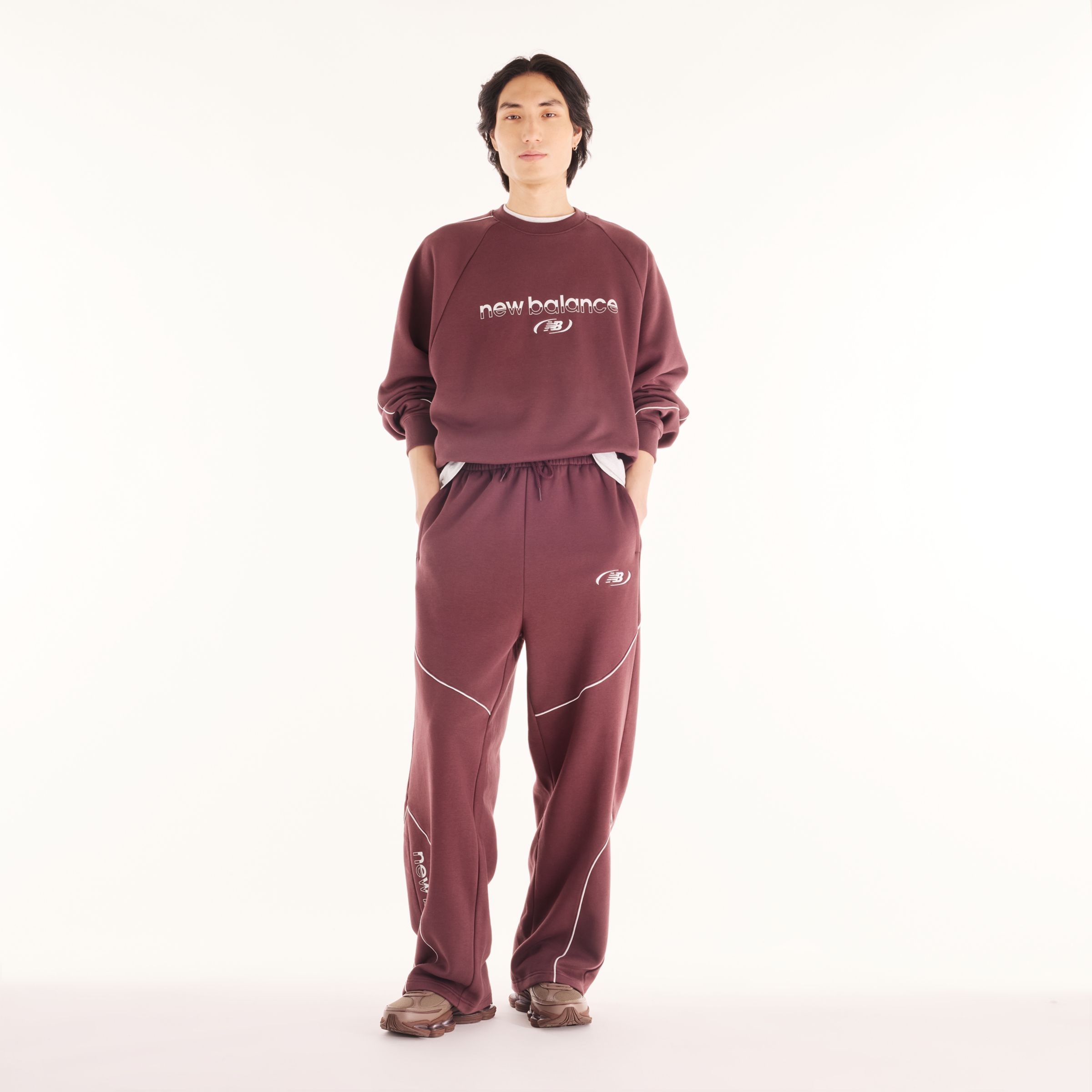 Justin is wearing size M and is 6'11"/186cm. Chest: 34"/86cm, Waist: 29"/74cm, Hips: 35"/89cm