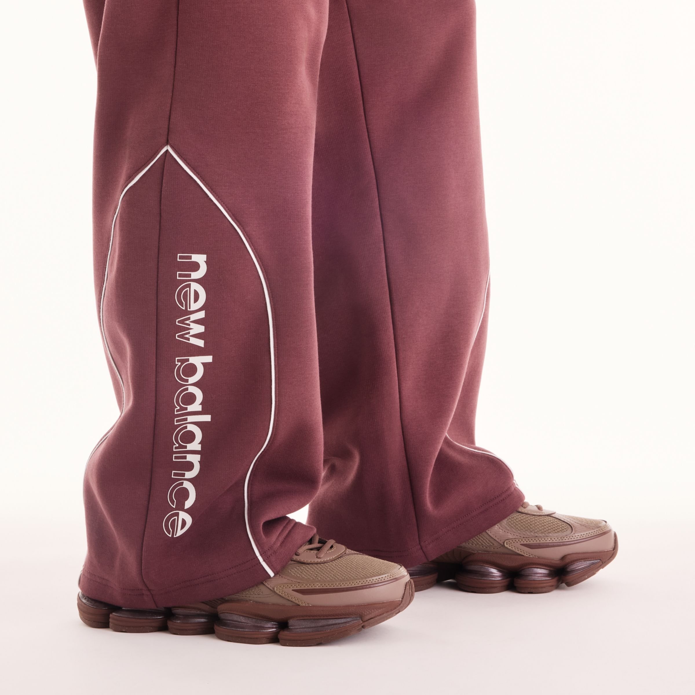 Justin is wearing size M and is 6'11"/186cm. Chest: 34"/86cm, Waist: 29"/74cm, Hips: 35"/89cm