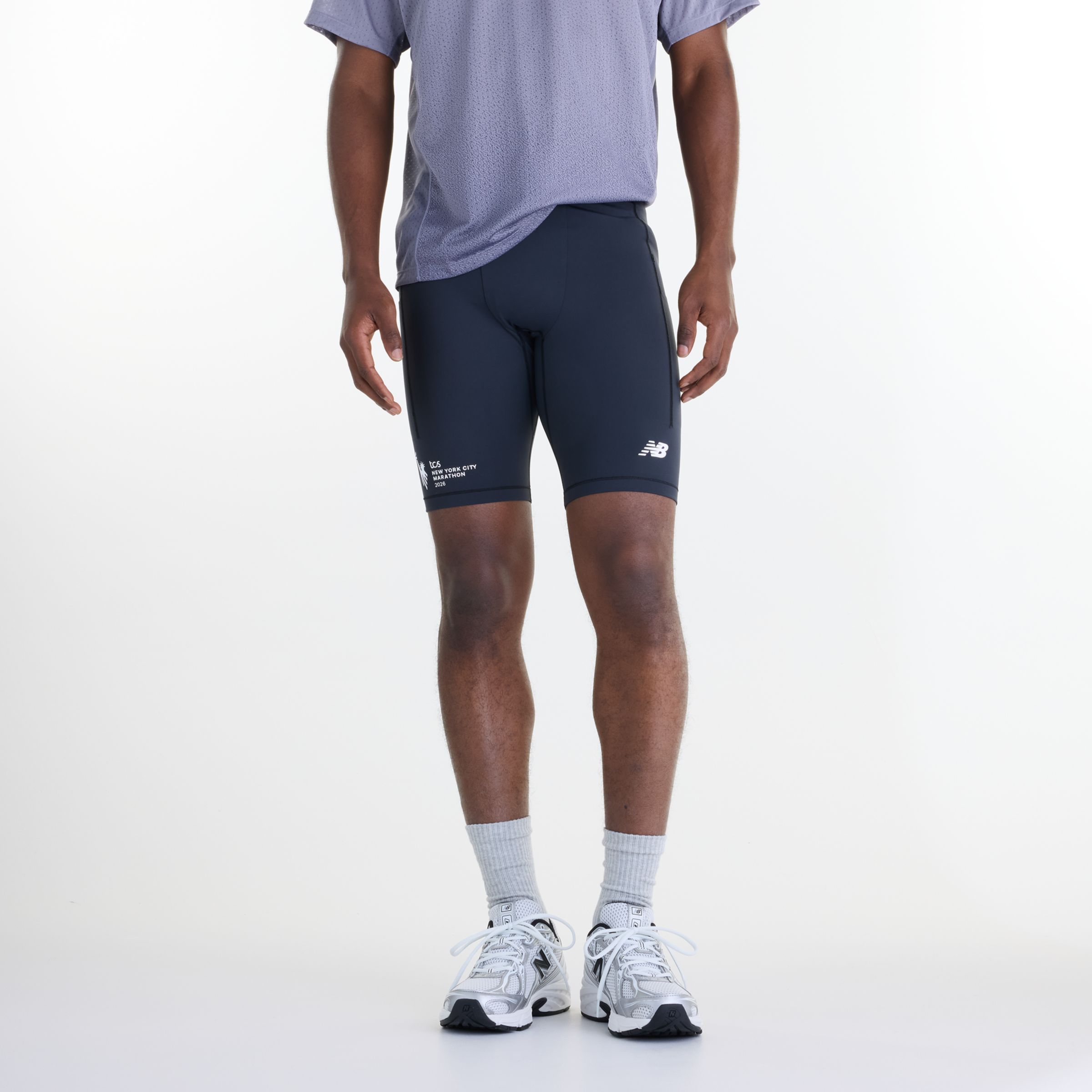 Tyliv is wearing size M and is 6'1"/186cm. Chest: 34.5"/88cm, Waist: 29"/74cm, Hips: 36.5"/93cm