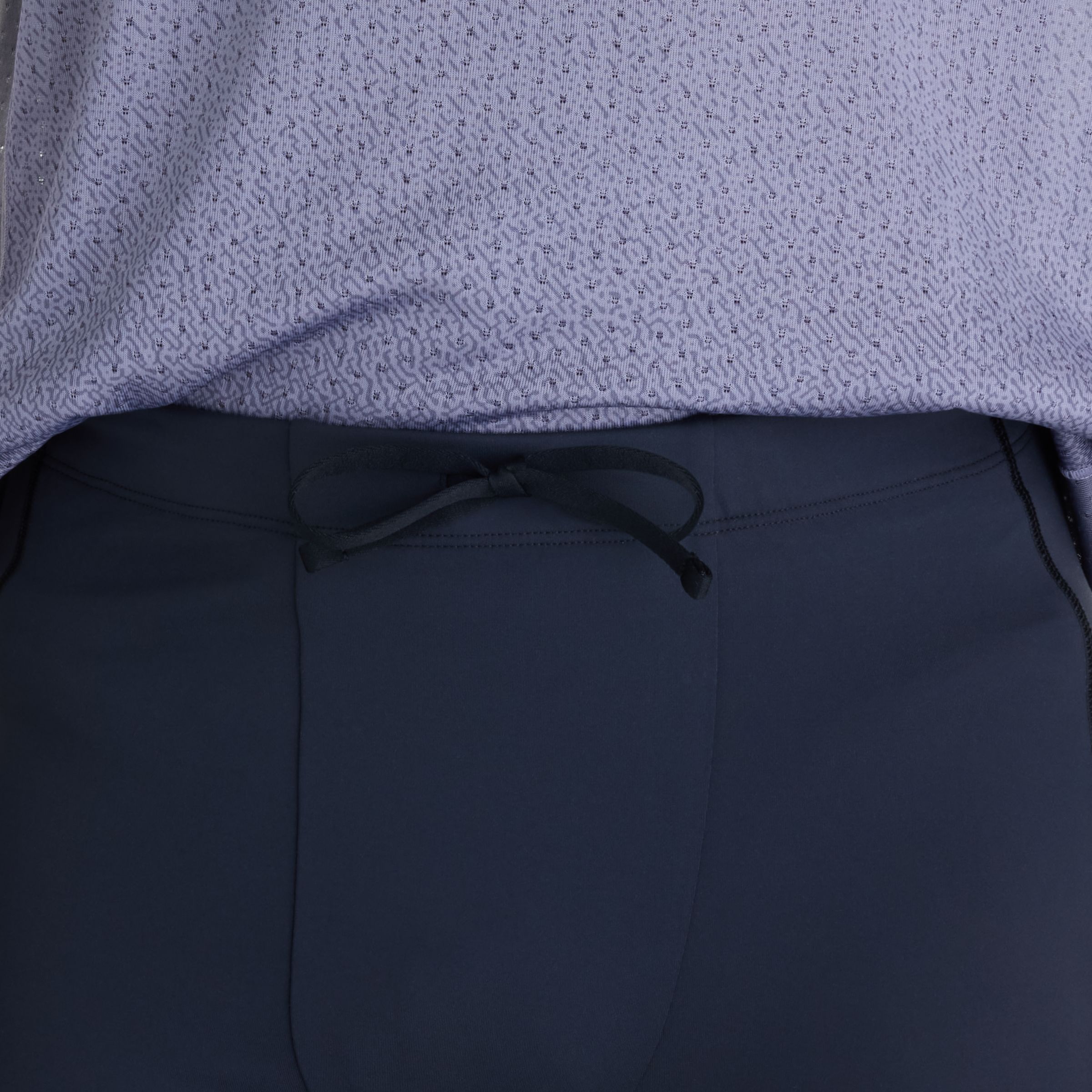 Tyliv is wearing size M and is 6'1"/186cm. Chest: 34.5"/88cm, Waist: 29"/74cm, Hips: 36.5"/93cm