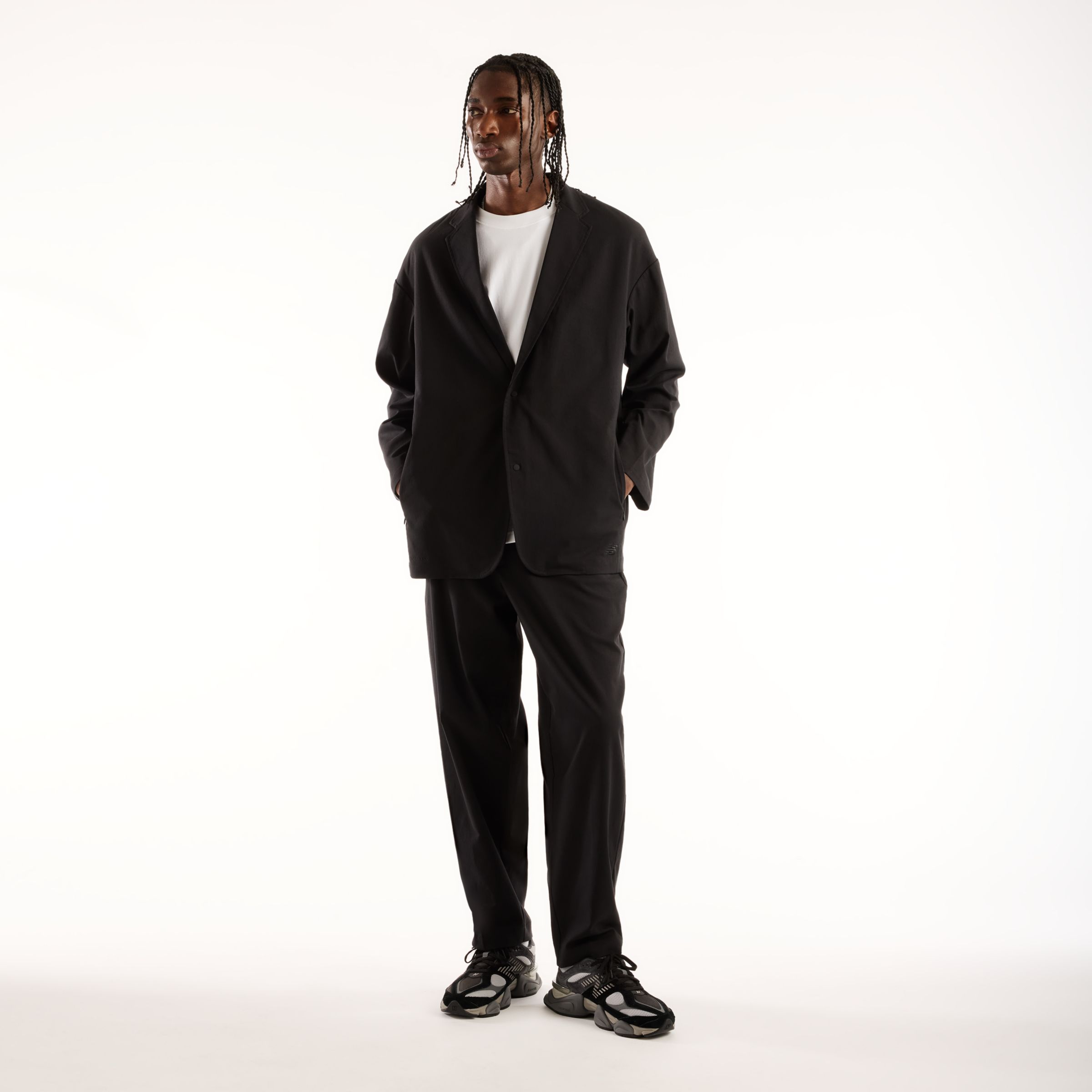 Khalifa is wearing size M and is 6'1"/185cm. Chest: 35"/89cm, Waist: 30"/76cm, Hips: 38"/96cm
