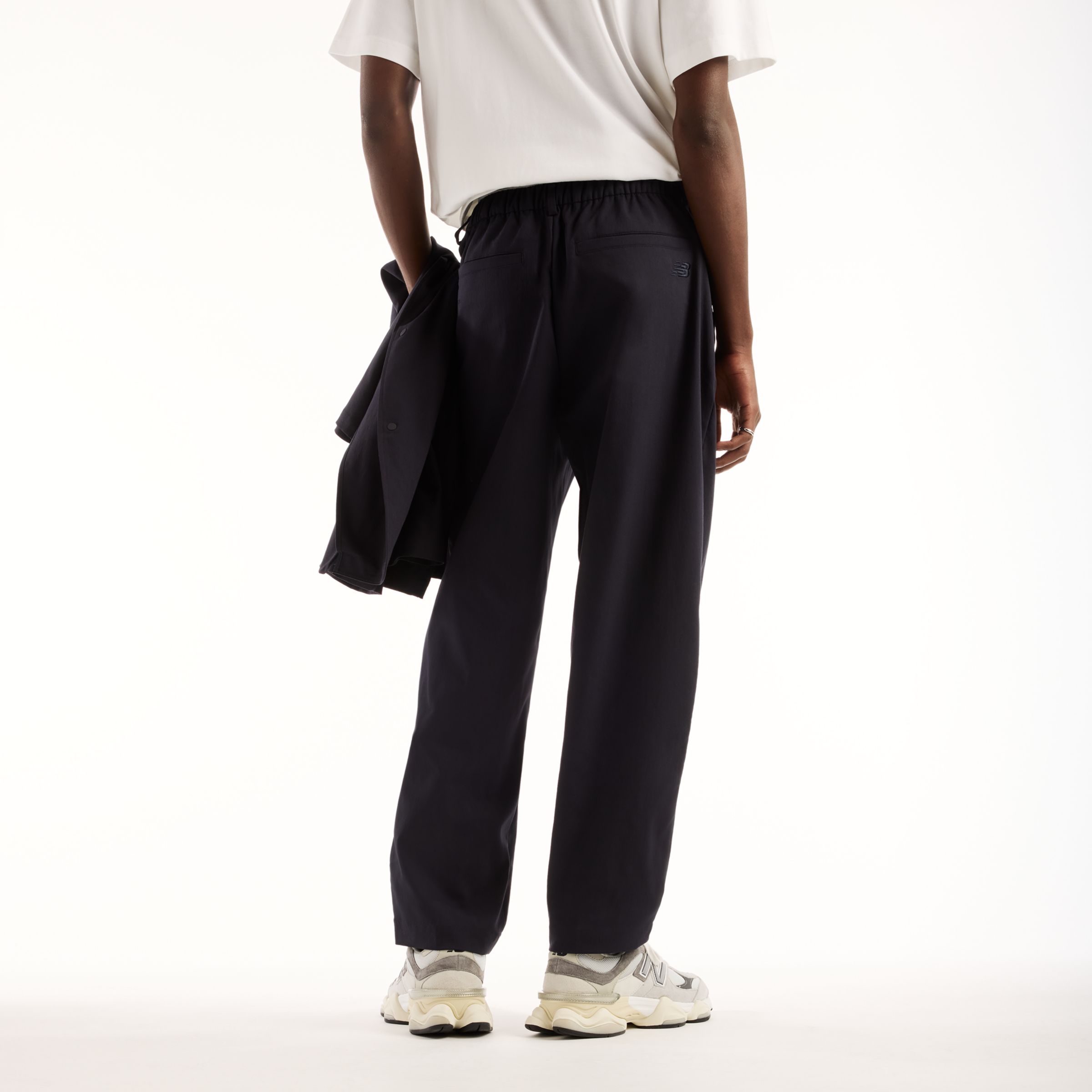 Khalifa is wearing size M and is 6'1"/185cm. Chest: 35"/89cm, Waist: 30"/76cm, Hips: 38"/96cm