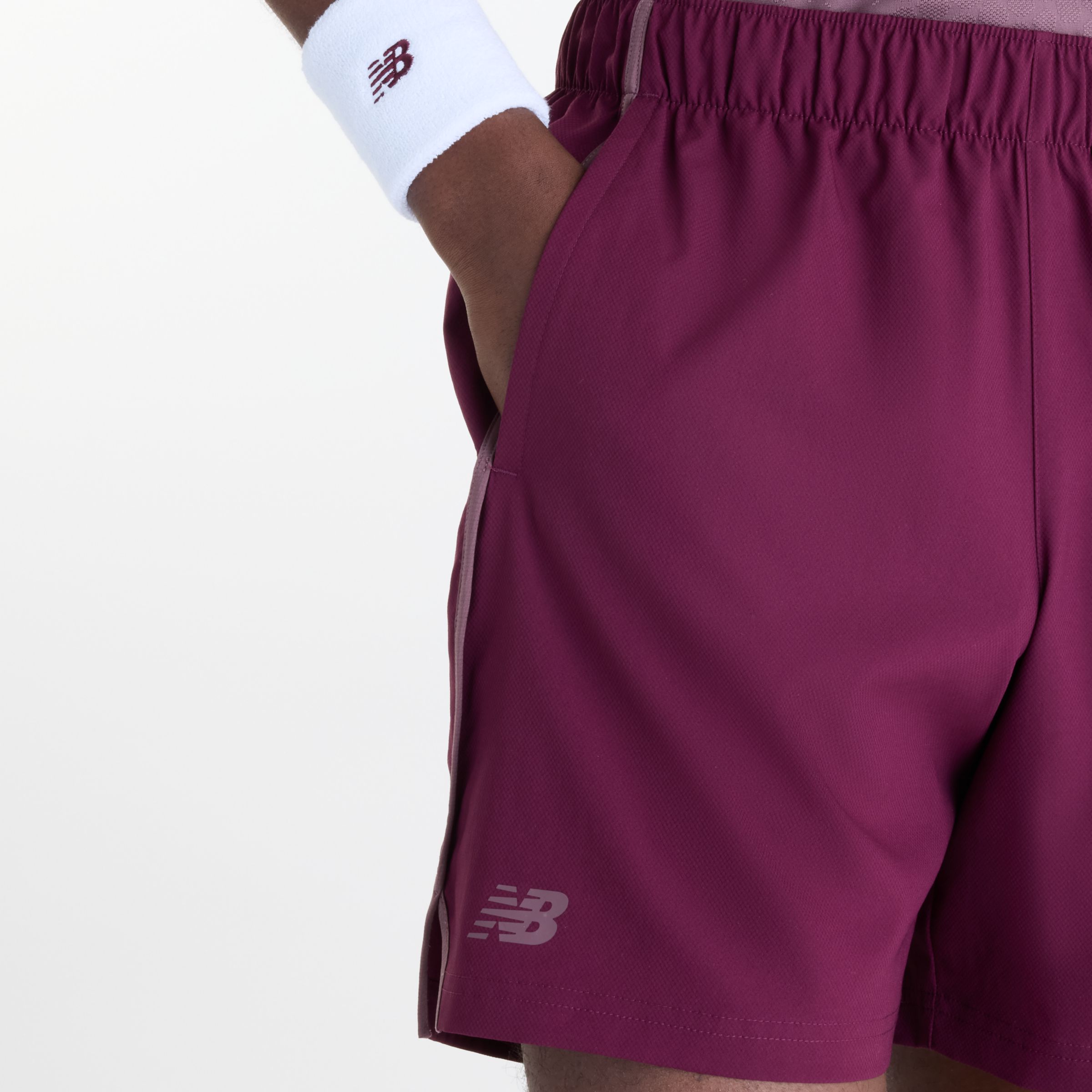 Tyliv is wearing size M and is 6'1"/186cm. Chest: 34.5"/88cm, Waist: 29"/74cm, Hips: 36.5"/93cm