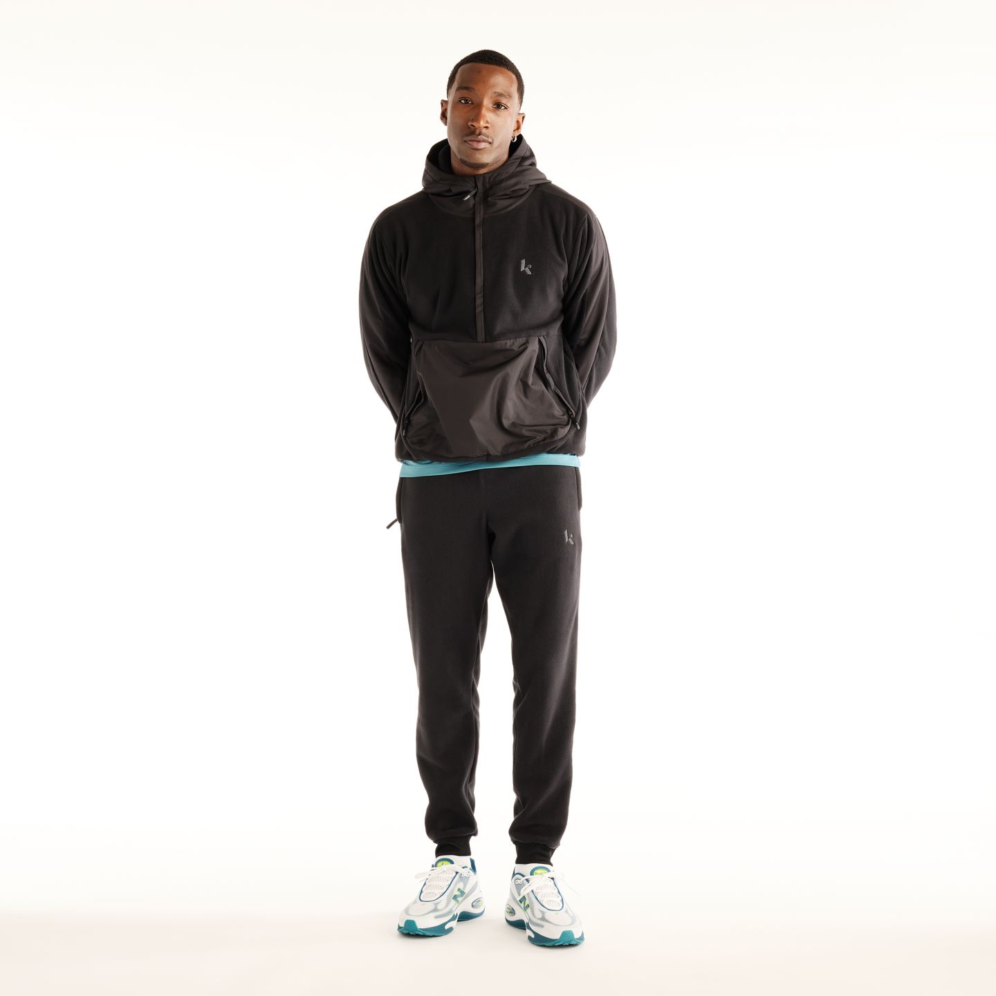 Мужские брюки New Balance Klutch Athletics Polar Fleece, цвет: Caviar — фото 2