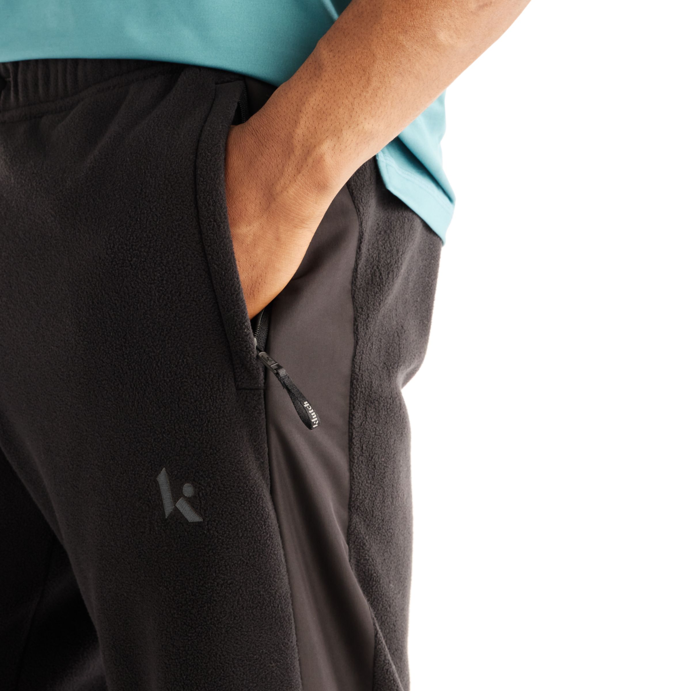Greg is wearing size M and is 74"/188cm. Chest: 42"/107cm, Waist: 32"/81cm