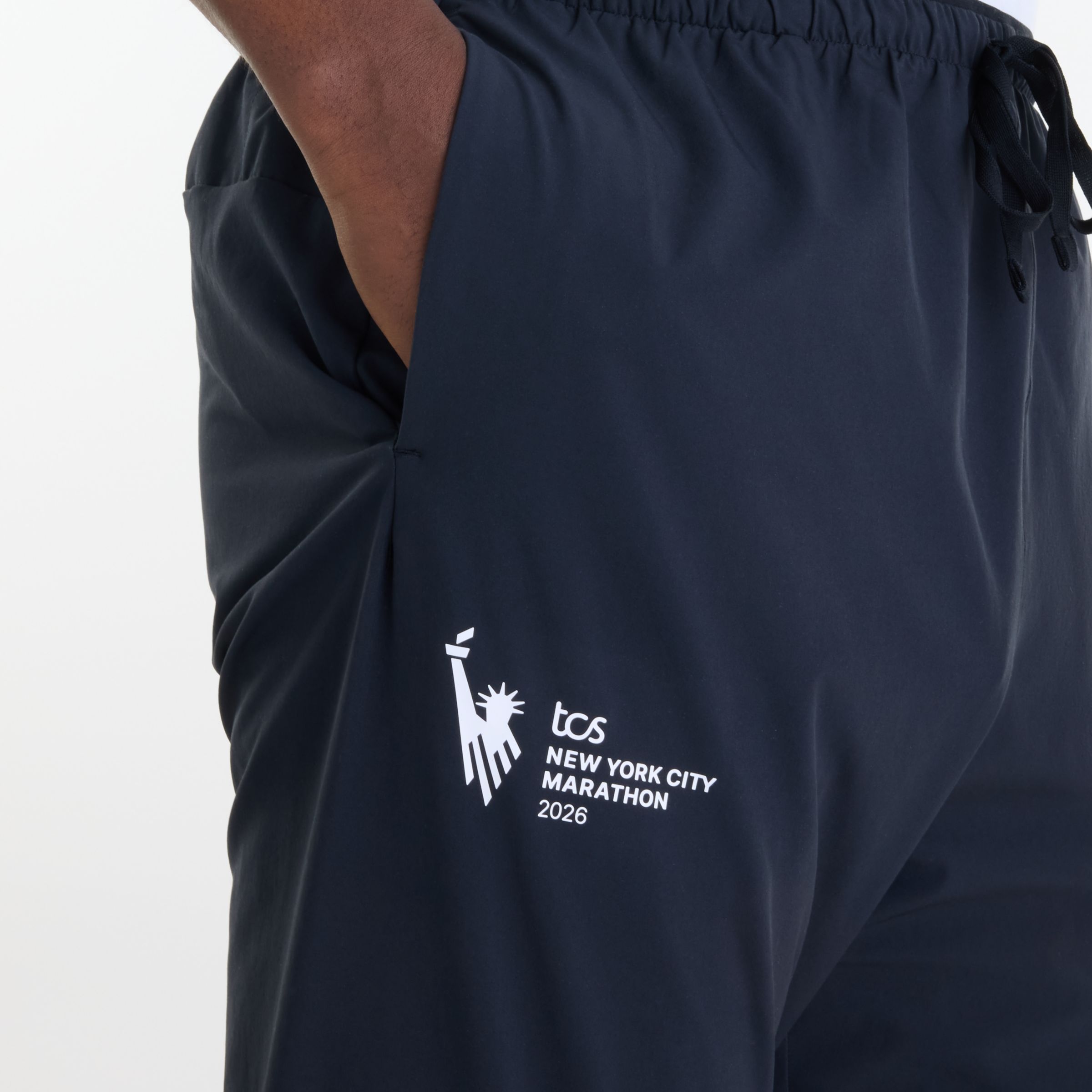 Tyliv is wearing size M and is 6'1"/186cm. Chest: 34.5"/88cm, Waist: 29"/74cm, Hips: 36.5"/93cm