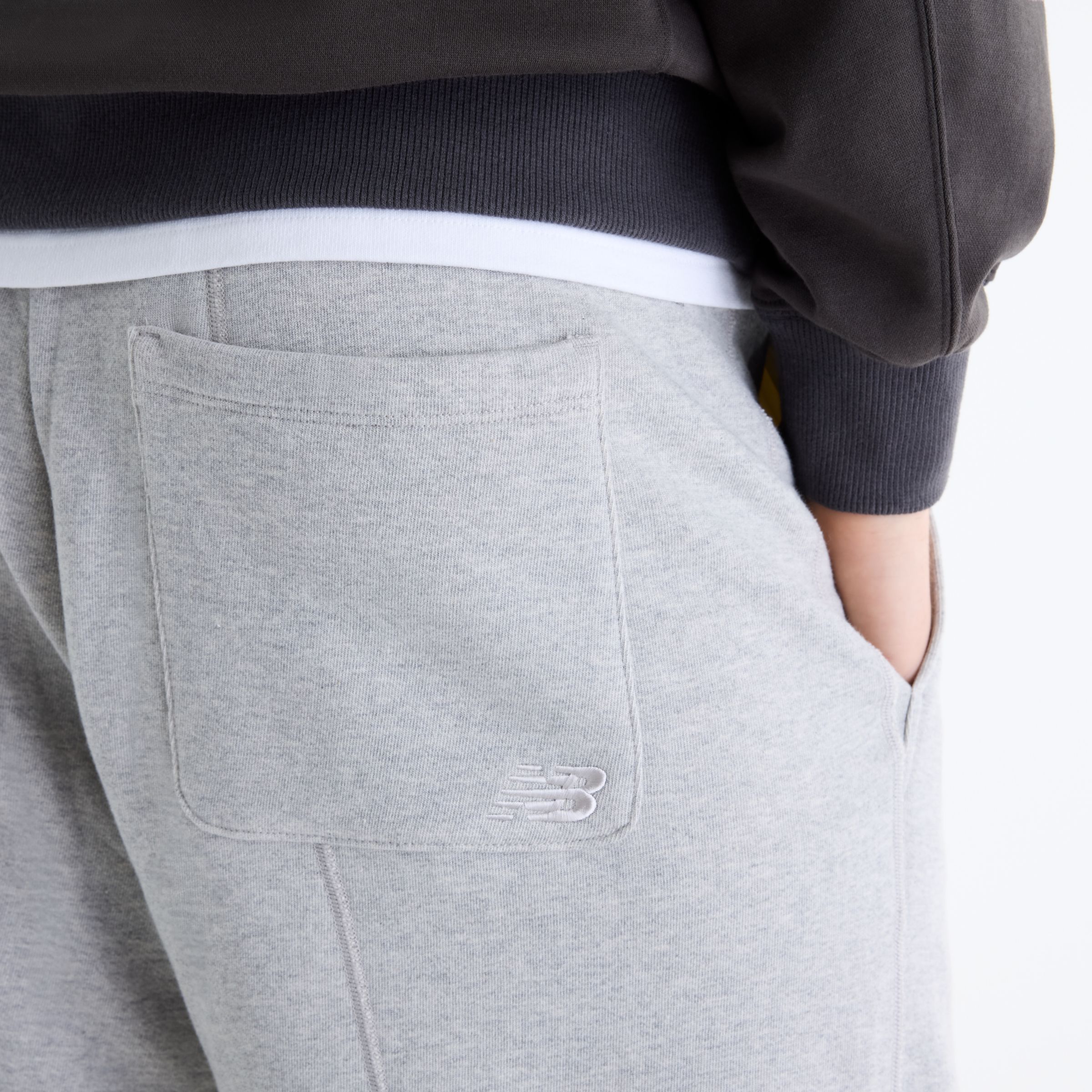 Ante is wearing size M and is 6'2"/187.96cm. Chest: 37.5"/95.25cm, Waist: 31"/78.74cm, Hips: 40.5"/102.87cm