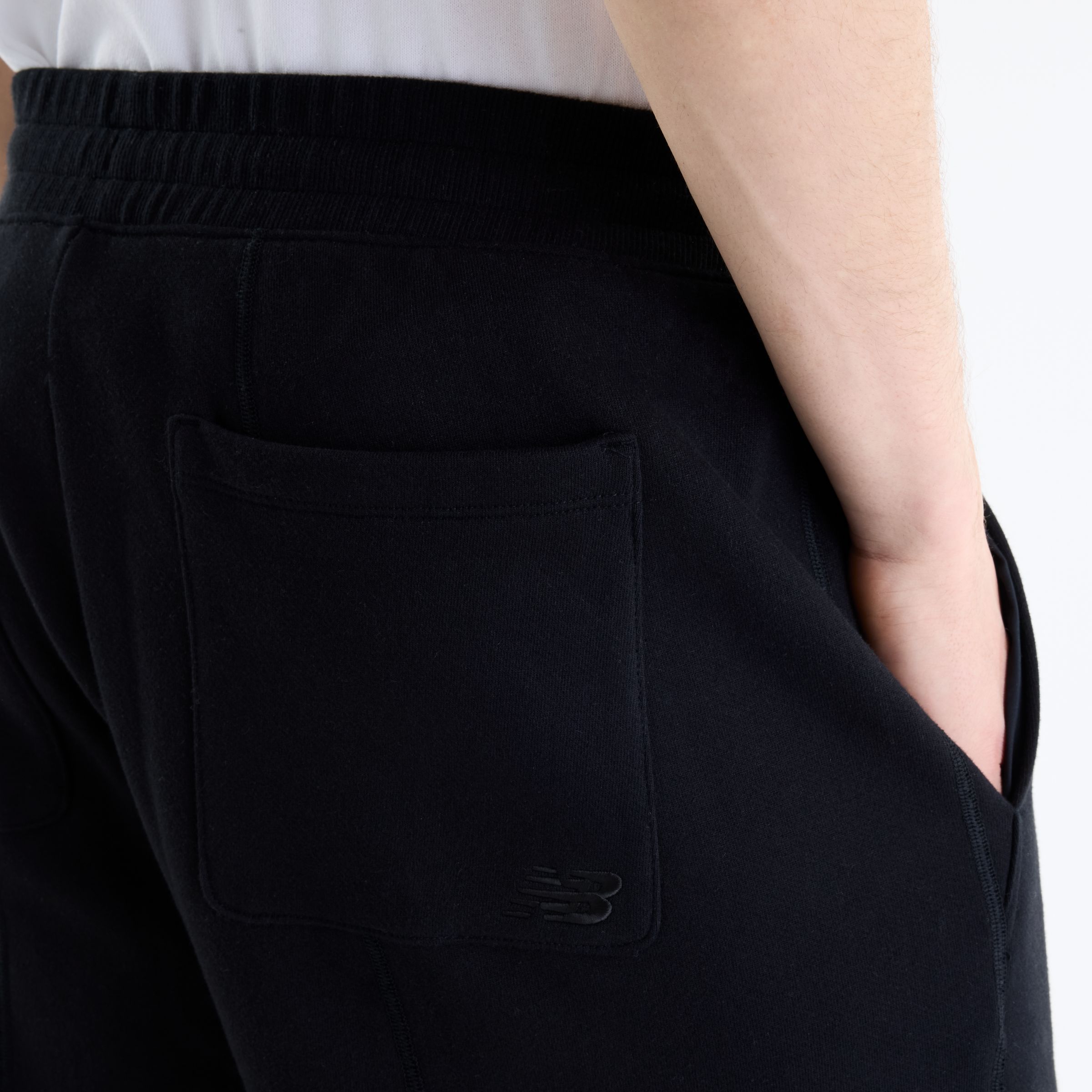 Ante is wearing size M and is 6'2"/187.96cm. Chest: 37.5"/95.25cm, Waist: 31"/78.74cm, Hips: 40.5"/102.87cm