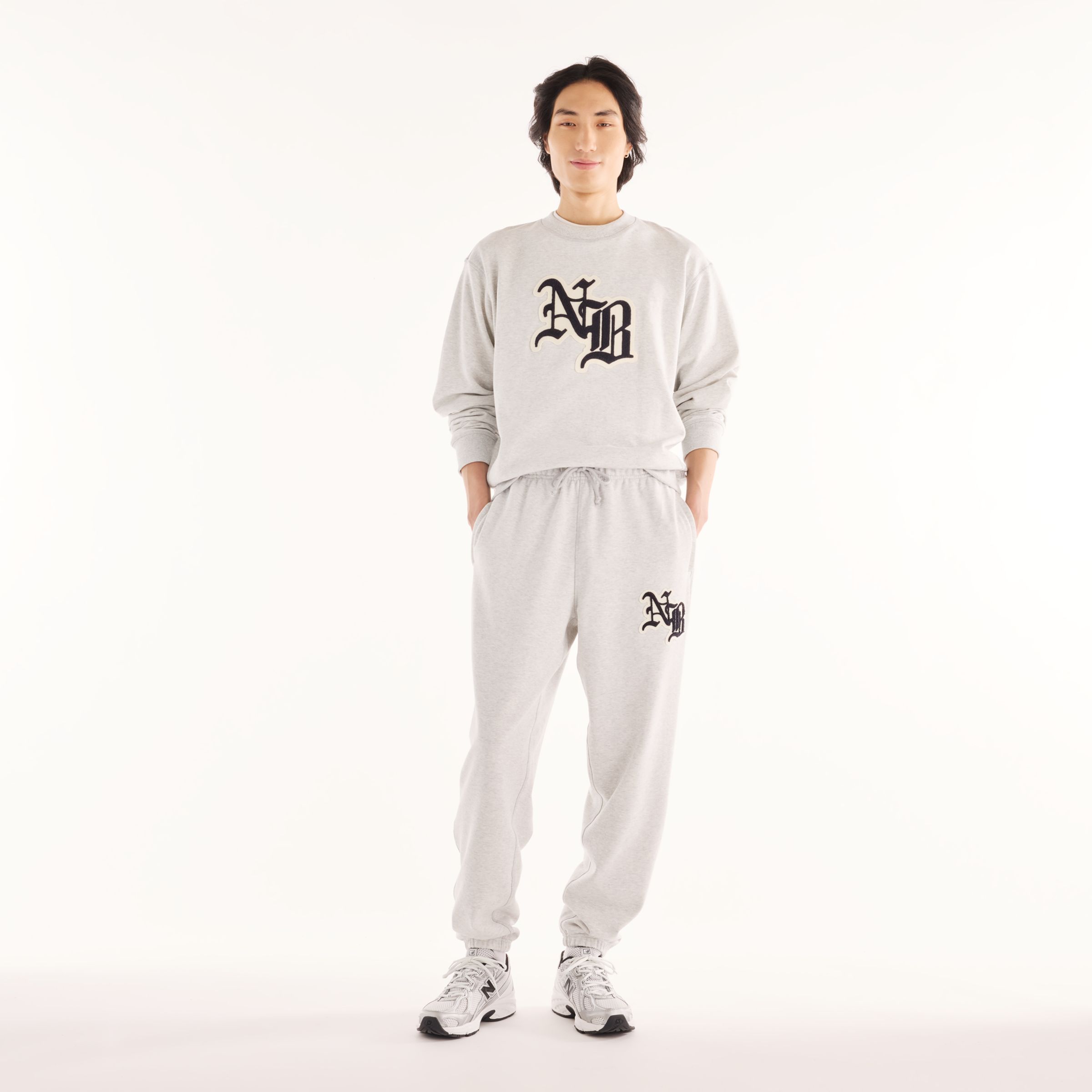 Justin is wearing size M and is 6'11"/186cm. Chest: 34"/86cm, Waist: 29"/74cm, Hips: 35"/89cm