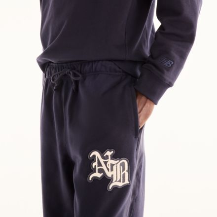 Pantalon universitaire &agrave; lettrage gothique