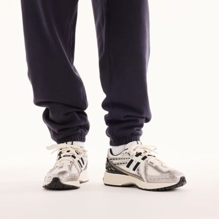 Pantalon universitaire &agrave; lettrage gothique