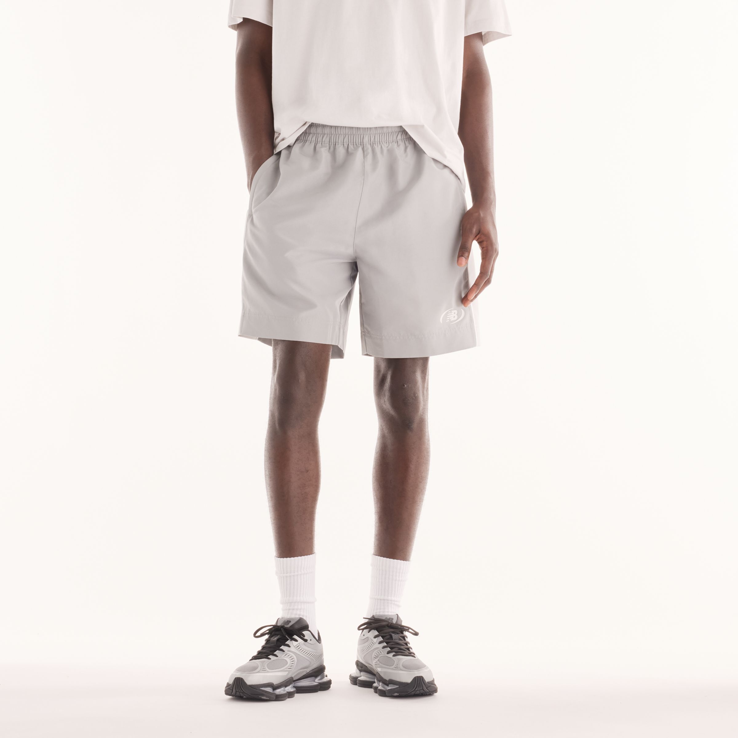 Osman 穿著尺碼 M, 身高 6'2"/188cm 公分. 胸圍 : 34.75"/88cm, 腰圍 : 29"/74cm, 臀圍 : 37"/94cm