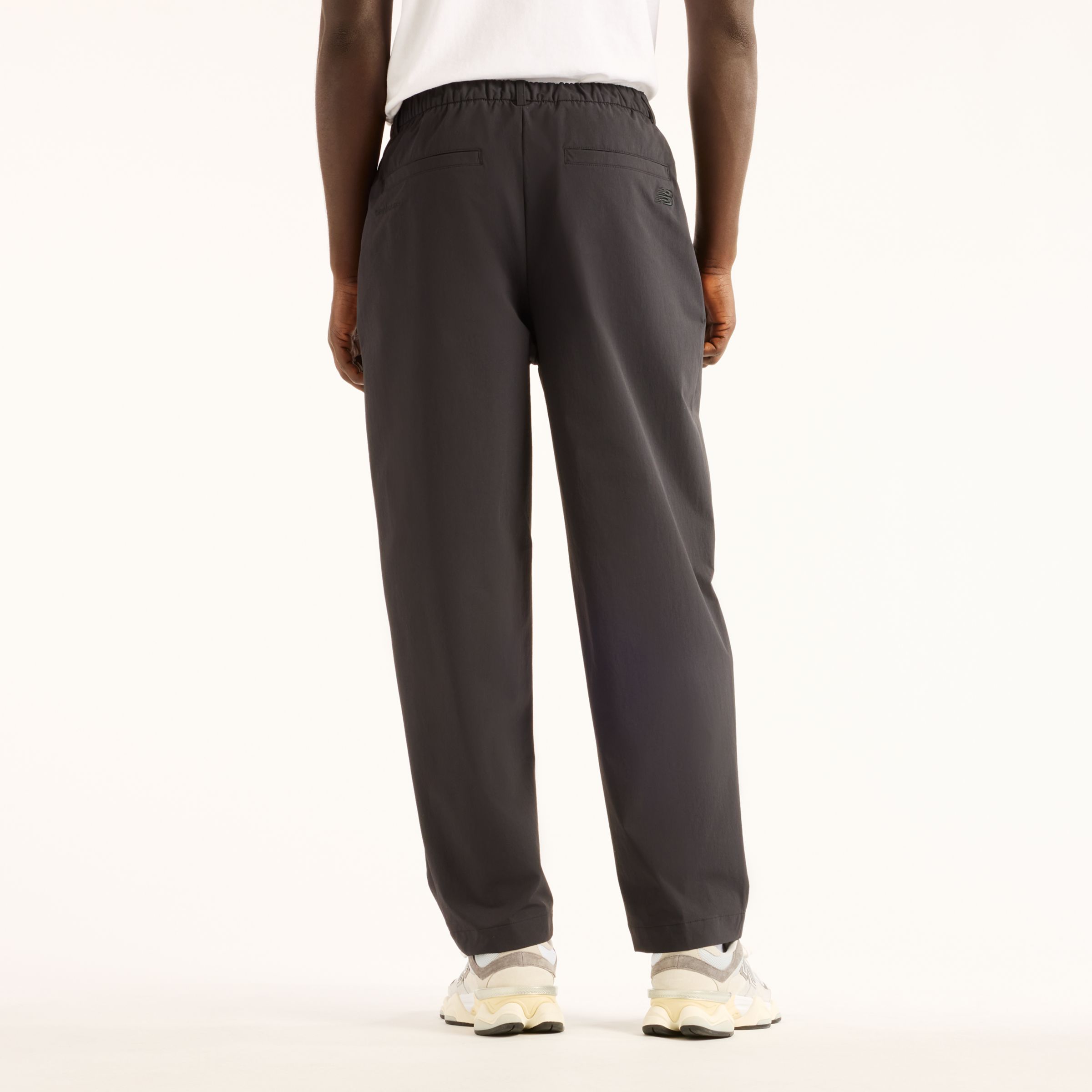Fall is wearing size M and is 6'/183cm. Chest: 33.5"/85cm, Waist: 26.75"/68cm, Hips: 35"/89cm