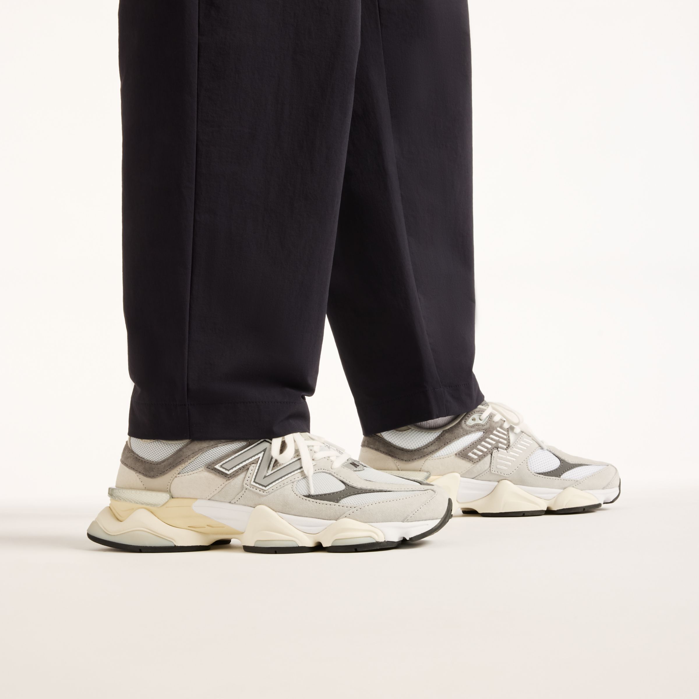 New Balance NB GREY ナイロンテーパードパンツ, MB62V4SDDNT