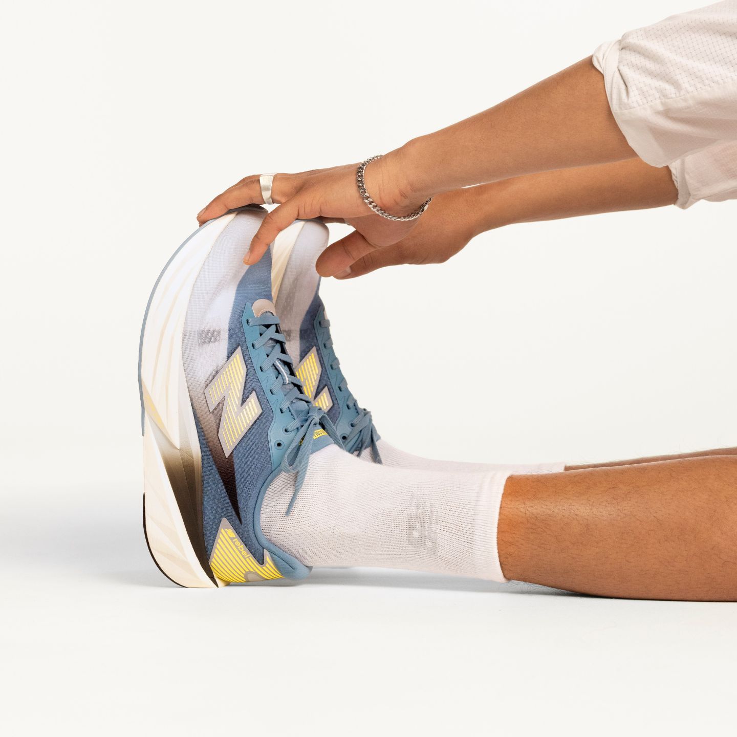 Женские кроссовки New Balance Night Lights FuelCell Rebel v5​, цвет: Синий — фото 2
