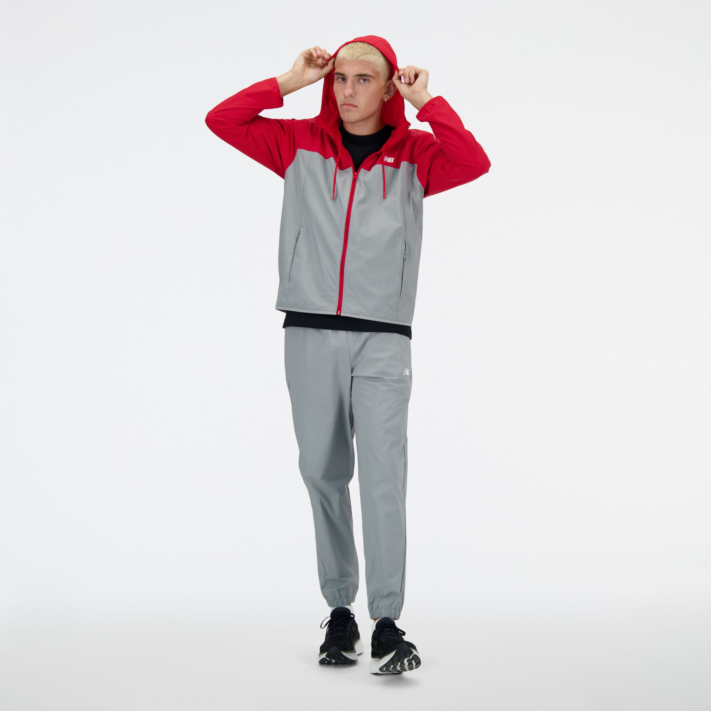 Sebastian is wearing size M and is 6'2"/188cm. Chest: 38.75"/98.4cm, Waist: 32"/81.3cm, Hips: 39"/99cm