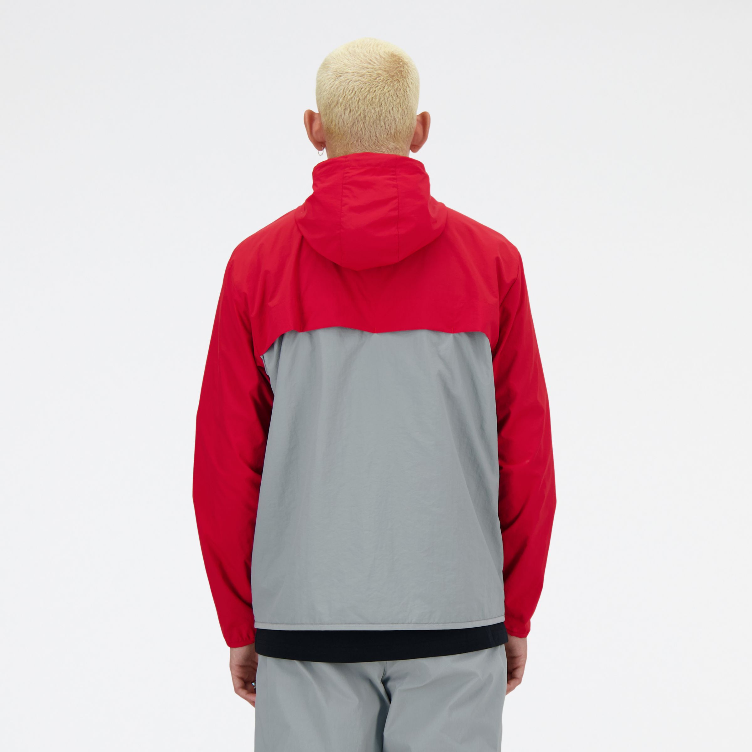 Sebastian is wearing size M and is 6'2"/188cm. Chest: 38.75"/98.4cm, Waist: 32"/81.3cm, Hips: 39"/99cm