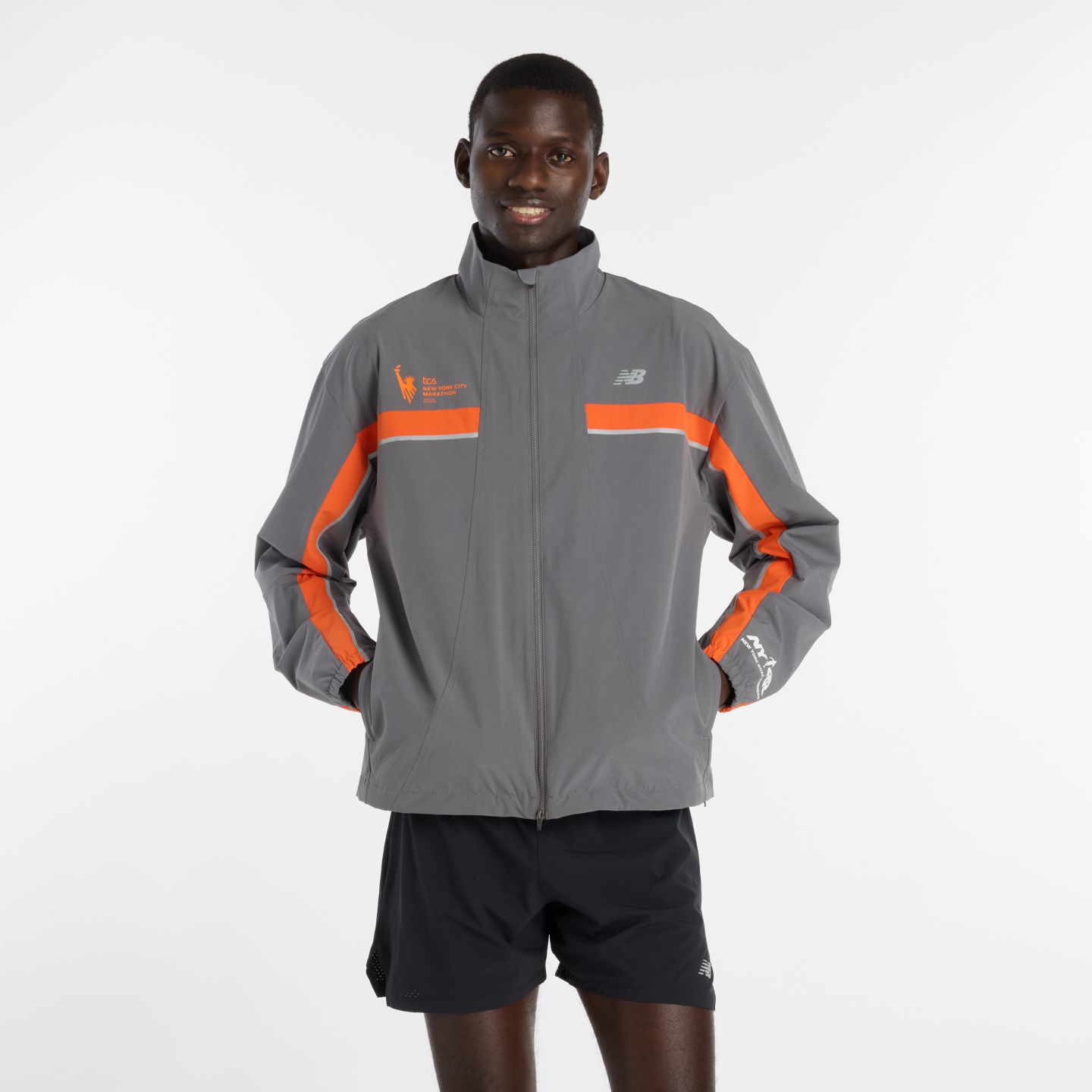 Мужская куртка New Balance NYC Marathon 2025, цвет: Тёмно-серый — фото 1