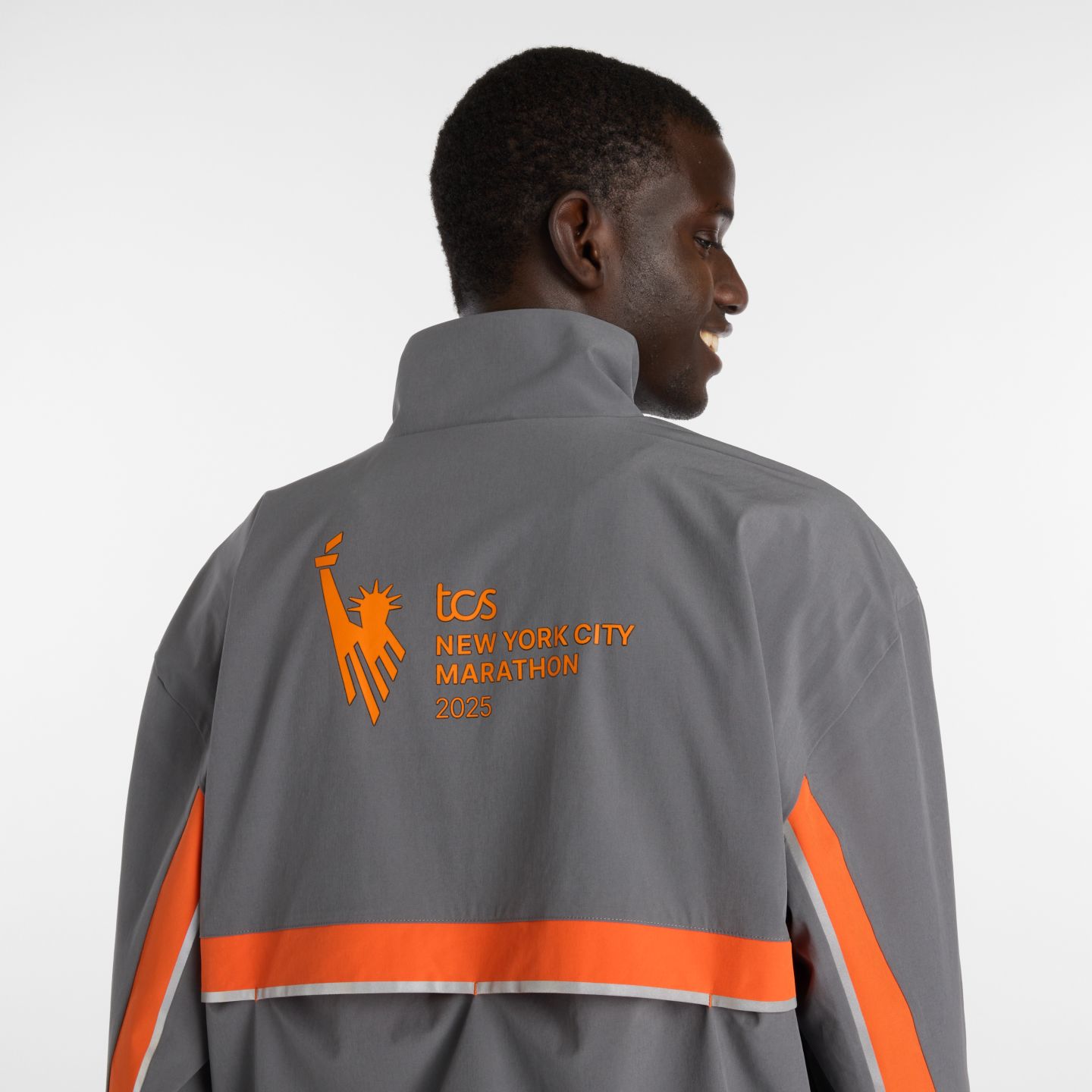 Мужская куртка New Balance NYC Marathon 2025, цвет: Тёмно-серый — фото 6