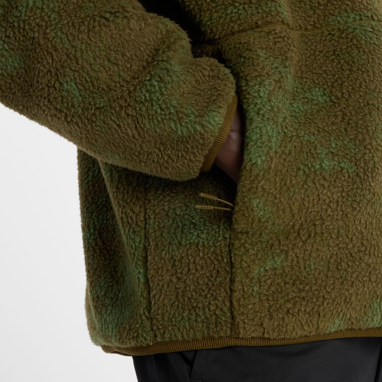 Мужские куртки New Balance High Pile Printed Jacket — фото 3