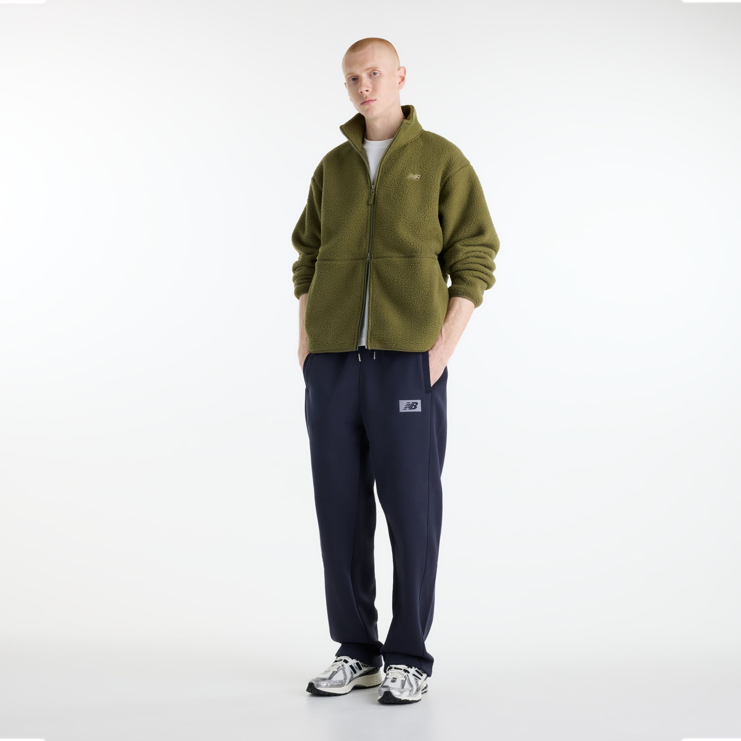 Aidan is wearing size M and is 6'3"/190cm. Chest: 36"/91cm, Waist: 30"/76cm