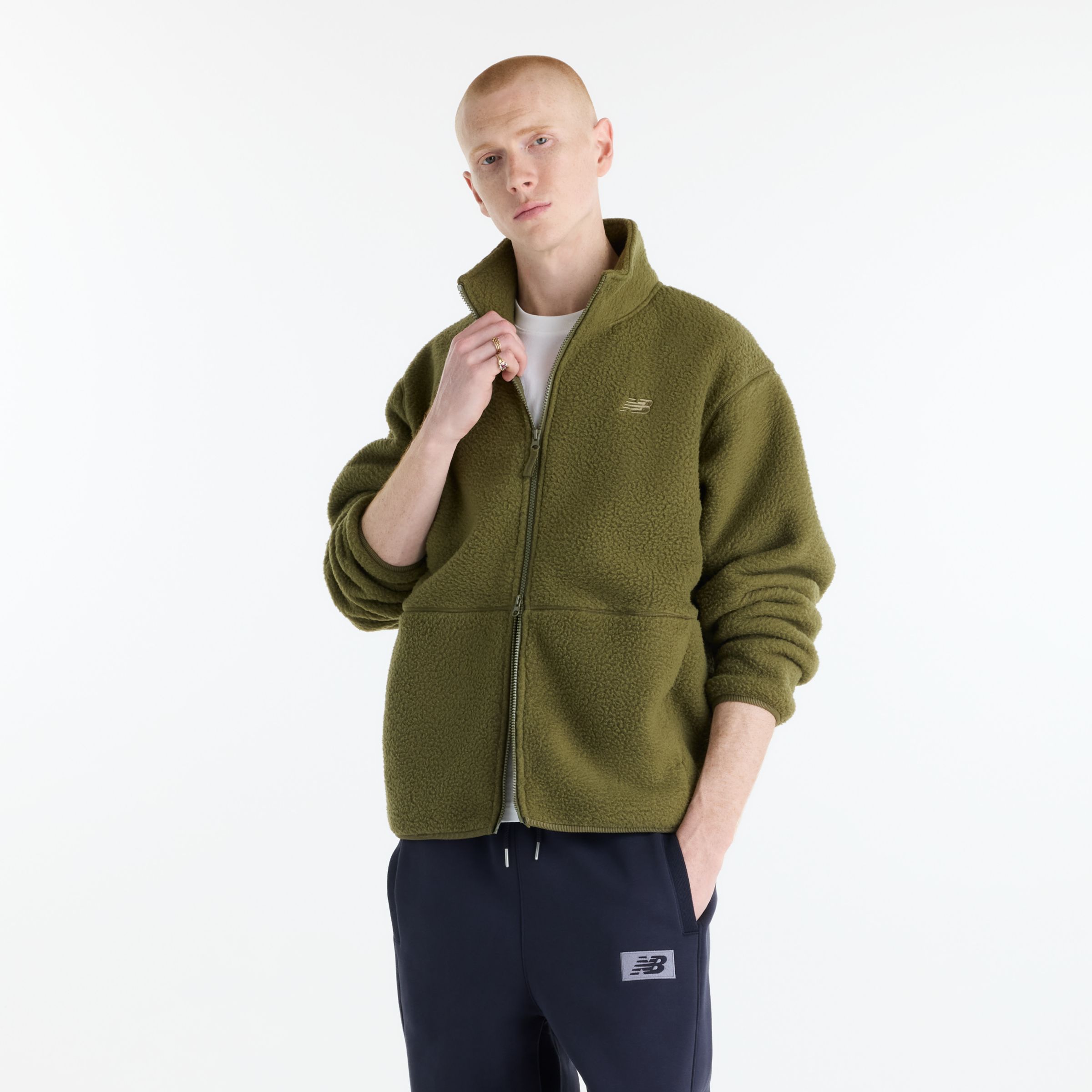 Aidan is wearing size M and is 6'3"/190cm. Chest: 36"/91cm, Waist: 30"/76cm